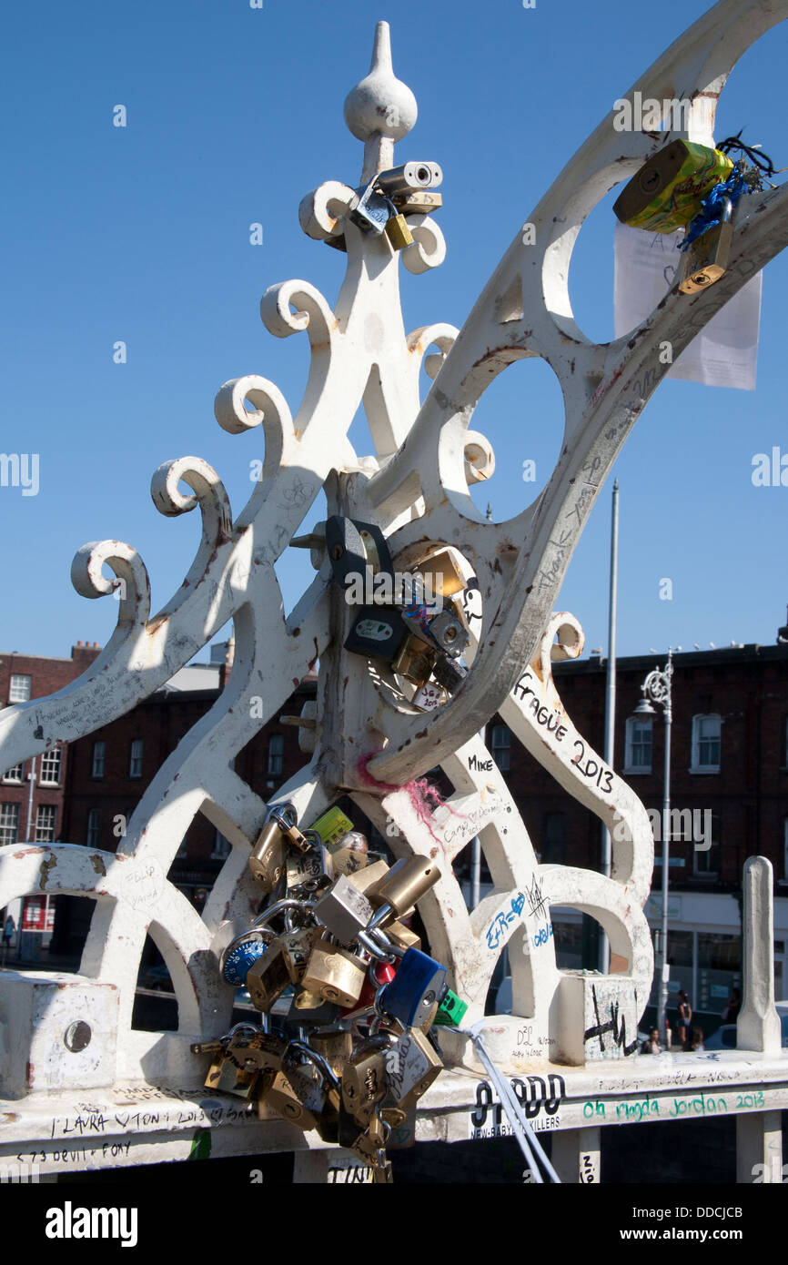 Love padlocks on the Ha'penny Bridge, River Liffey Dublin Ireland Stock