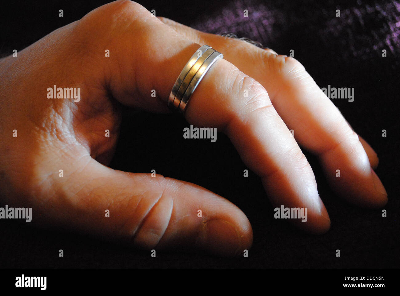 Ring on finger hires stock photography and images Alamy