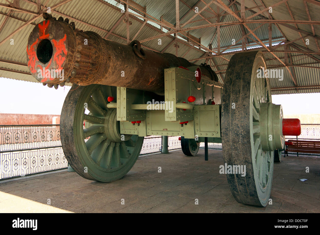 The Jaivana cannon is the largest wheeled cannon ever constructed located at the Jaigarh Fort, Jaipur, Rajasthan, India. Stock Photo