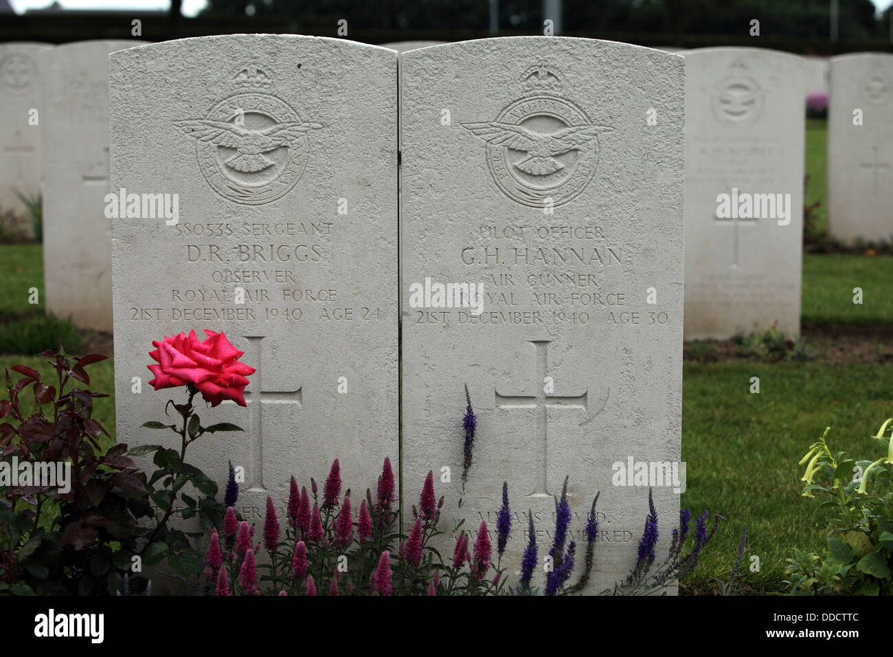 Two graves hi-res stock photography and images - Alamy