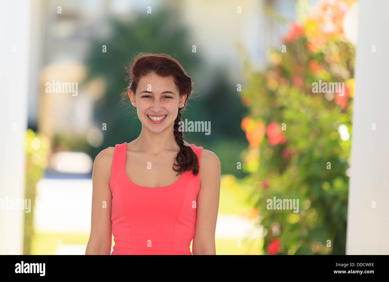 Portrait of a young woman smiling Stock Photo - Alamy