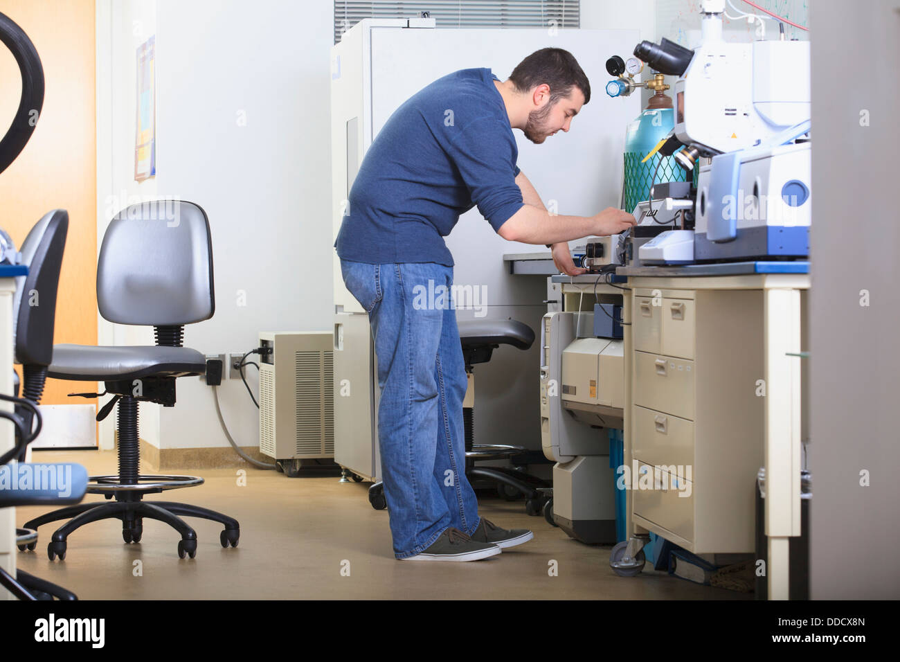 Lab Analysis Engineering Engineering analysis hi-res stock photography and images - Alamy