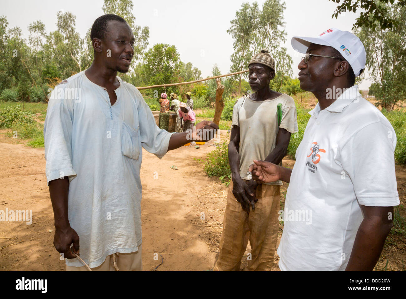 Africare Chef d'Antenne Talking to Participants in Dialacouna Gardening Project, near Kaolack, Senegal. An Africare Project. Stock Photo