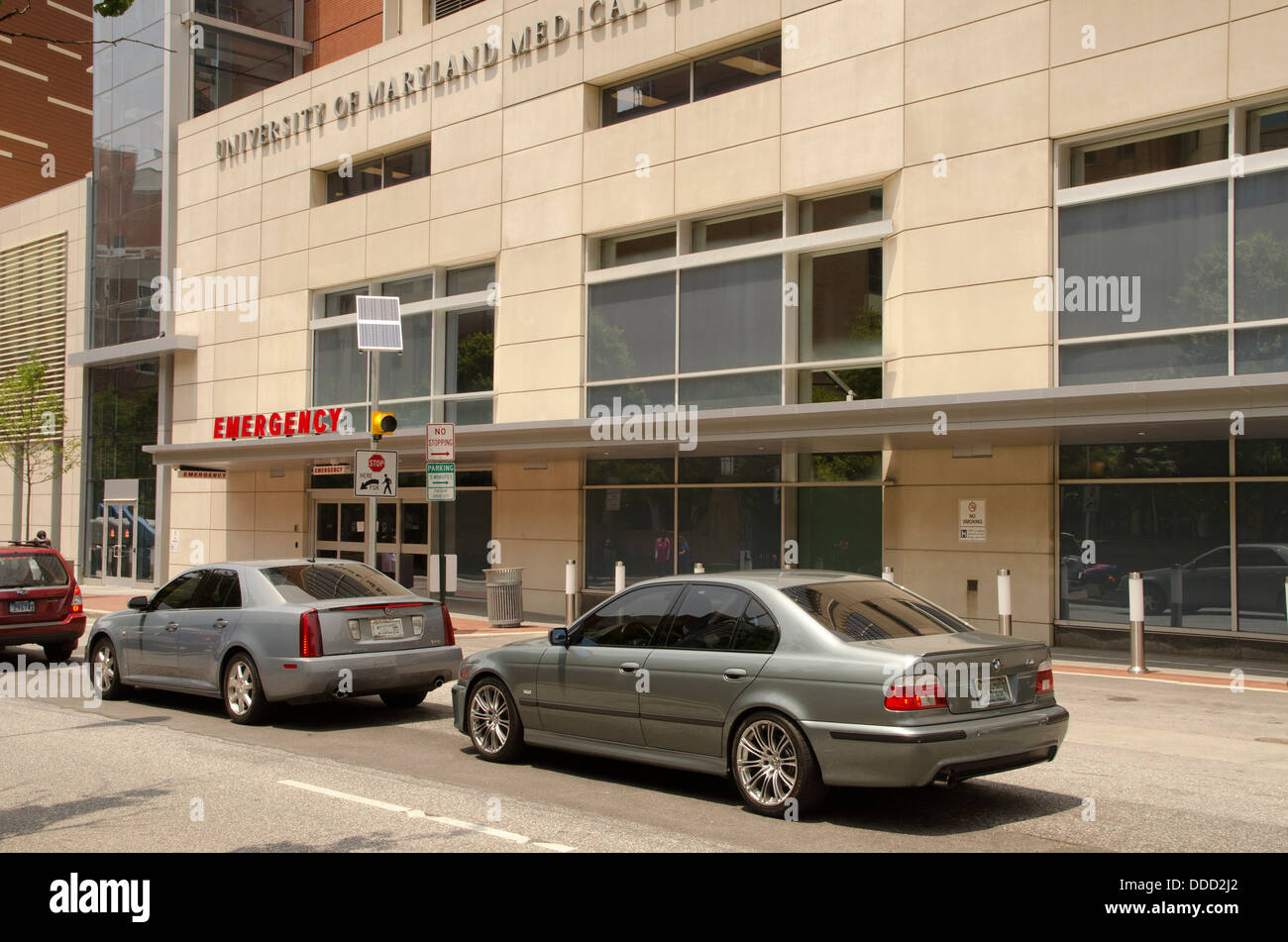 Cars parked outside an emergency room at the Baltimore Trauma Center in Baltimore, Md Stock Photo