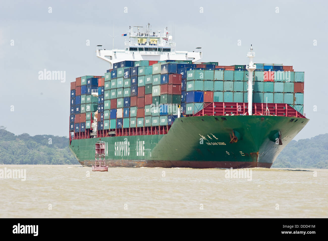 A cargo ship navigates the Panama Canal Stock Photo - Alamy