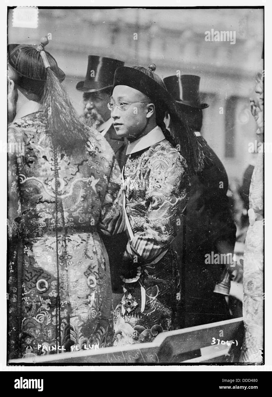 Lun Black and White Stock Photos & Images - Alamy