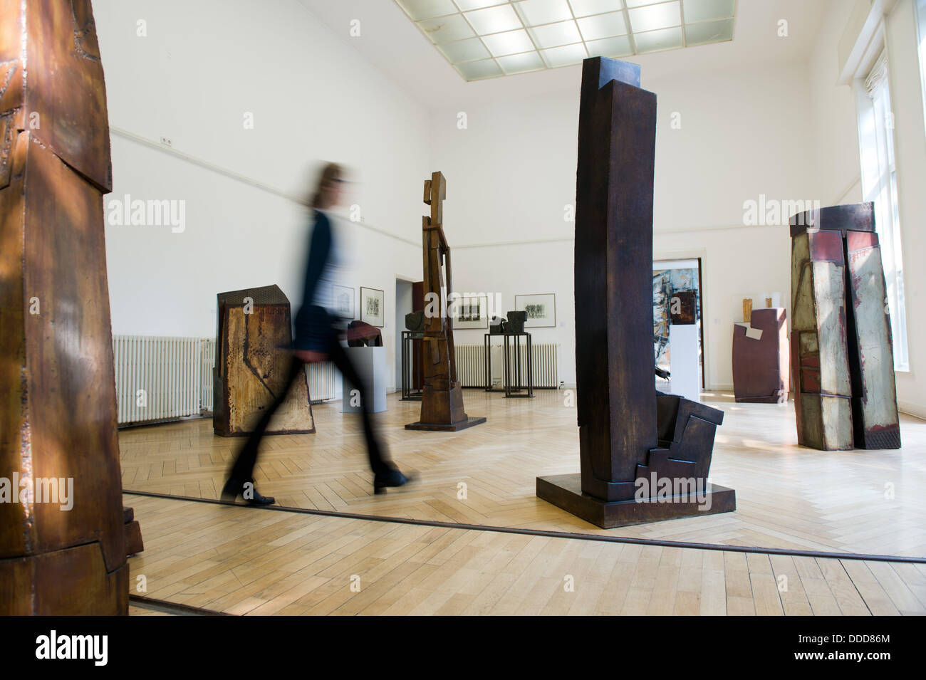 A visitor looks at objects in the exhbition of the Berlin sculptor Volker Bartsch in the Georg-Kolbe-Museum in Berlin, Germany, 30 August 2013. Photo: MAURIZIO GAMBARINI Stock Photo