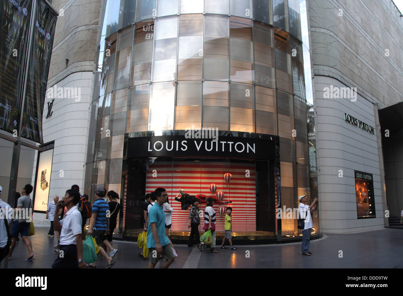 People walk passing through Louis Vuitton Shop at Gaysorn Plaza