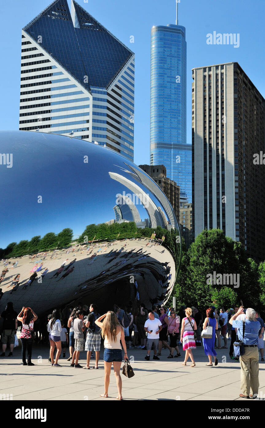 Chicago "Bean" or "Cloud Gate" sculpture Stock Photo Alamy