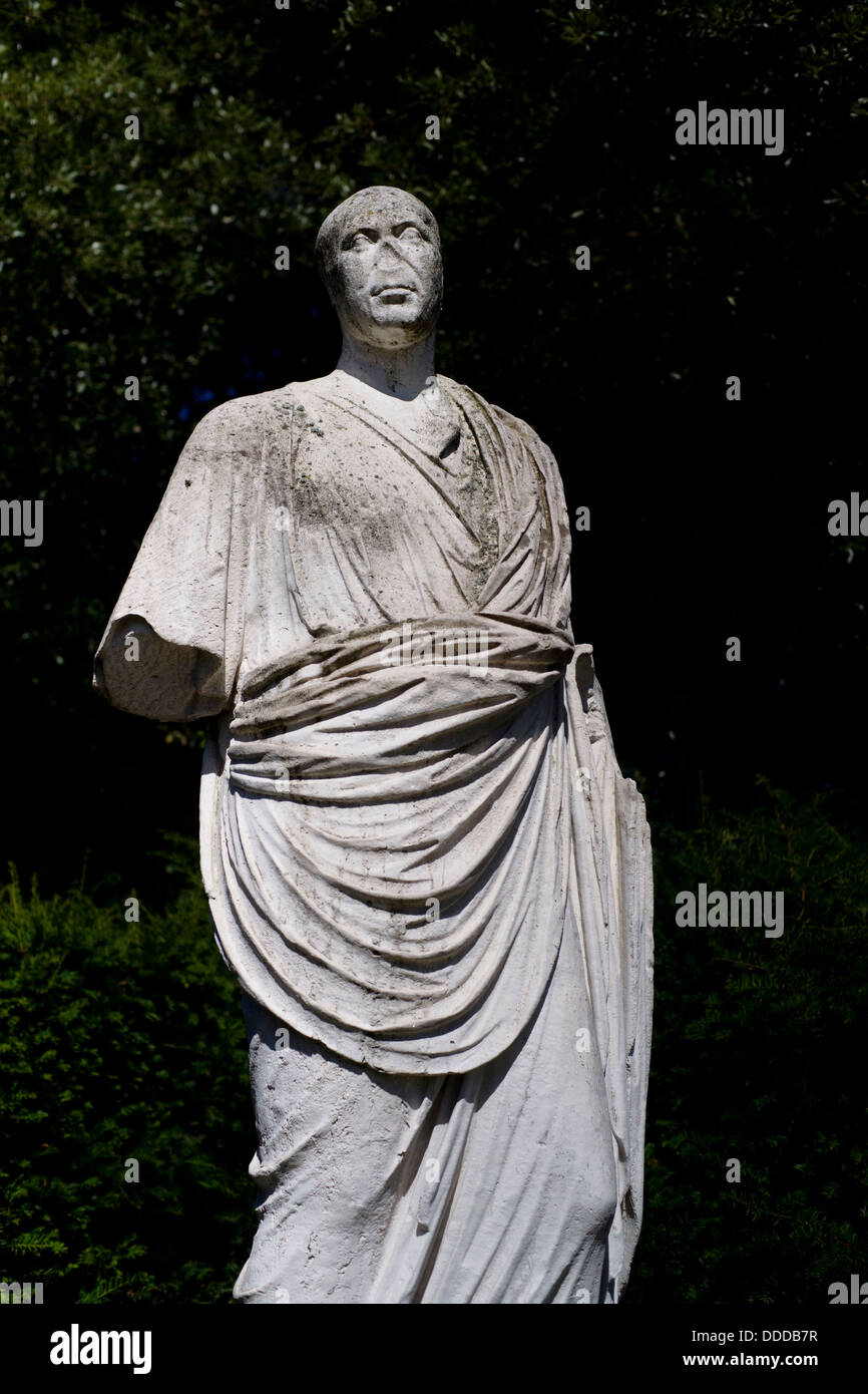 Old statue decay hi-res stock photography and images - Alamy