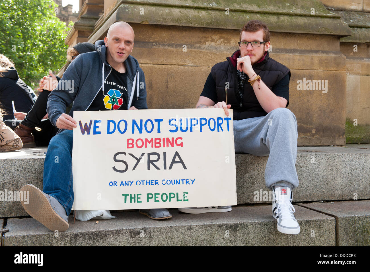people protesting against bombing syria st peter's square manchester 31 august 2013 Stock Photo