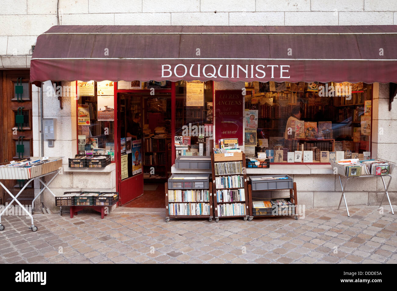 A second hand bookstore or Bouquiniste, Blois, Loire et Cher, France, Europe Stock Photo