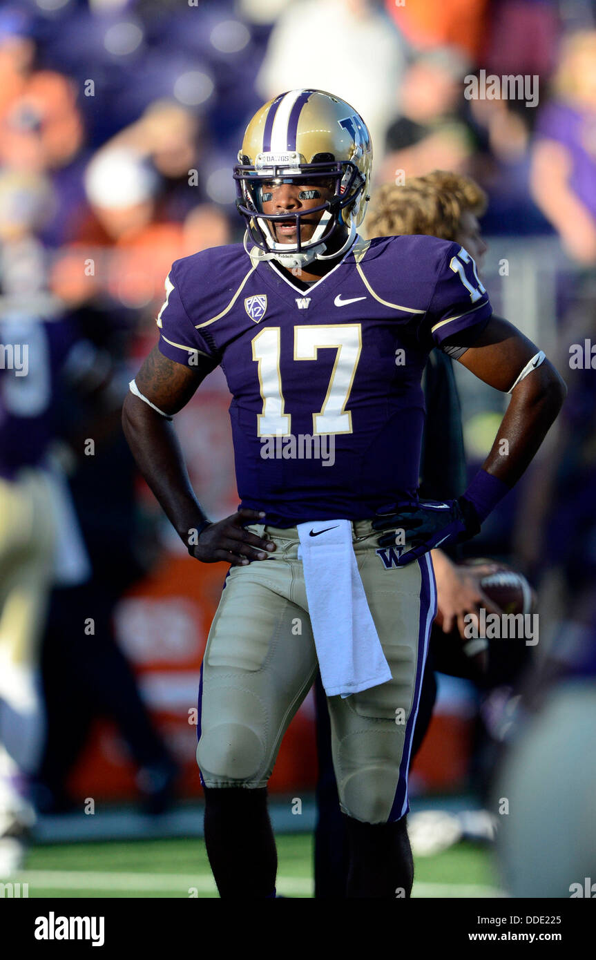 August 31, 2013..Washington Huskies quarterback Keith Price #17 warms up  before a game against the