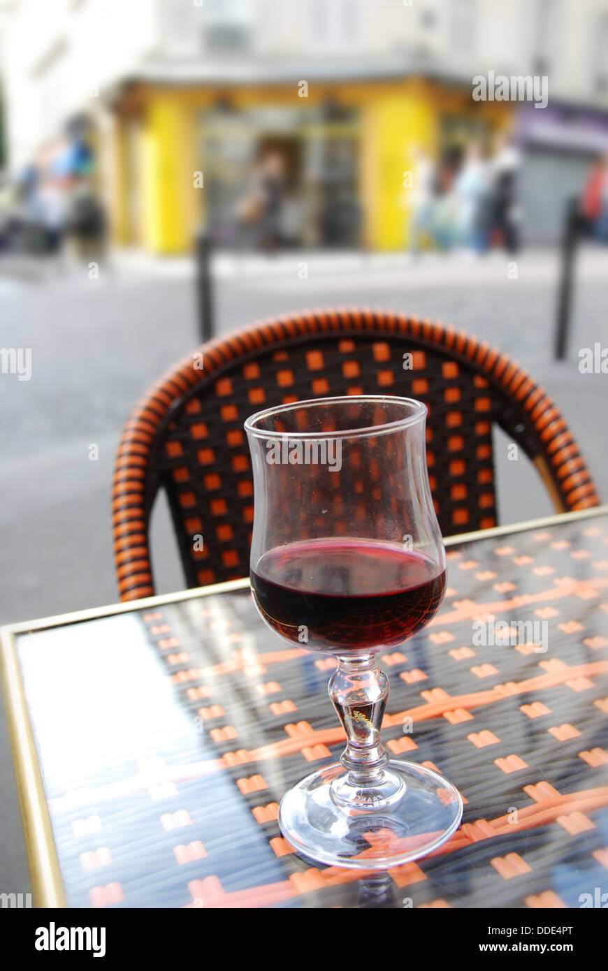People relaxing parisian café hi-res stock photography and images - Alamy