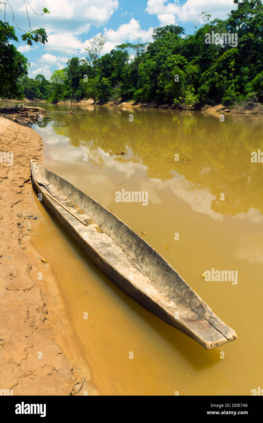 Dugout canoe amazon river hires stock photography and images Alamy