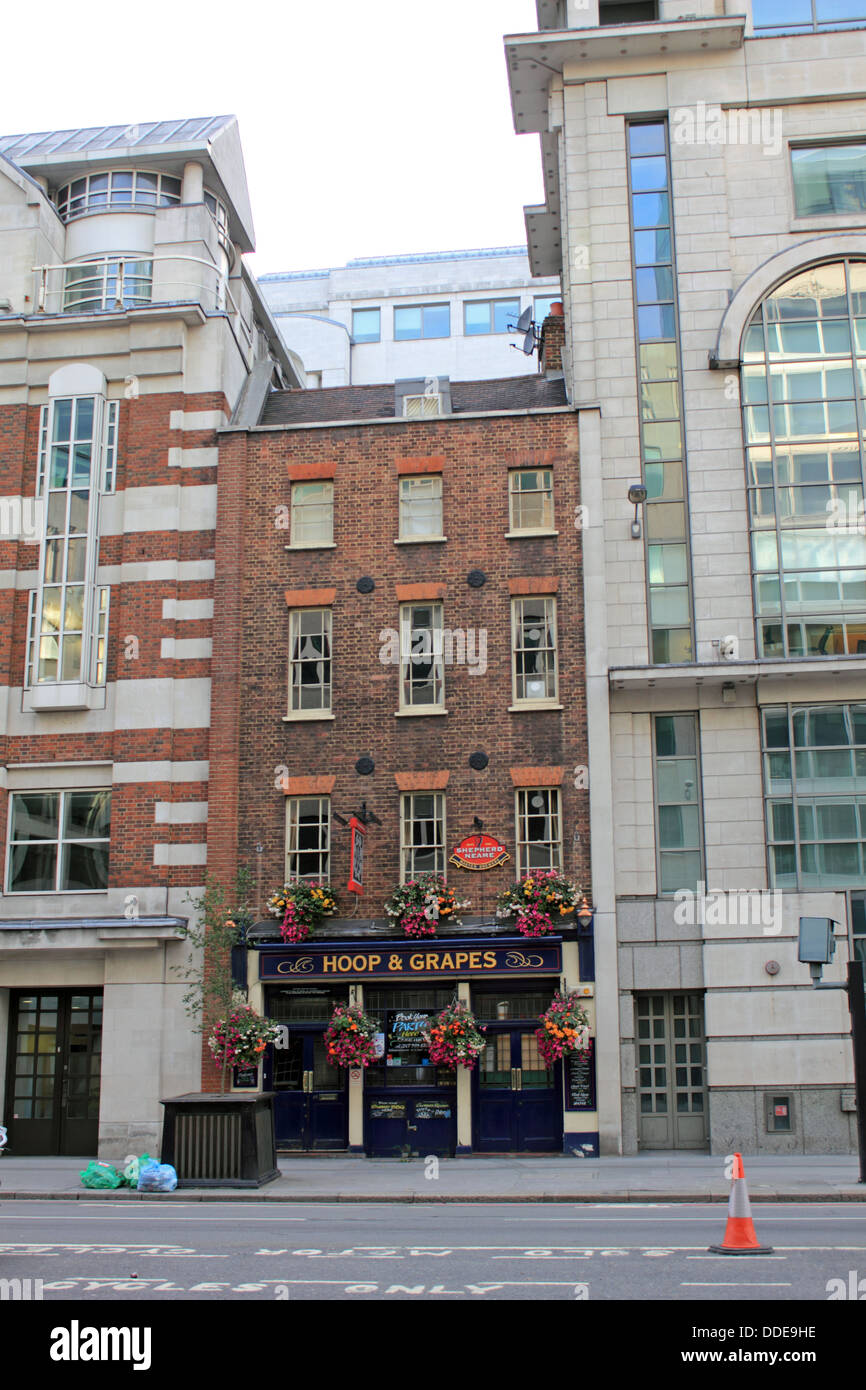 The Hoop and Grapes pub Farringdon Street, London EC2 Stock Photo Alamy