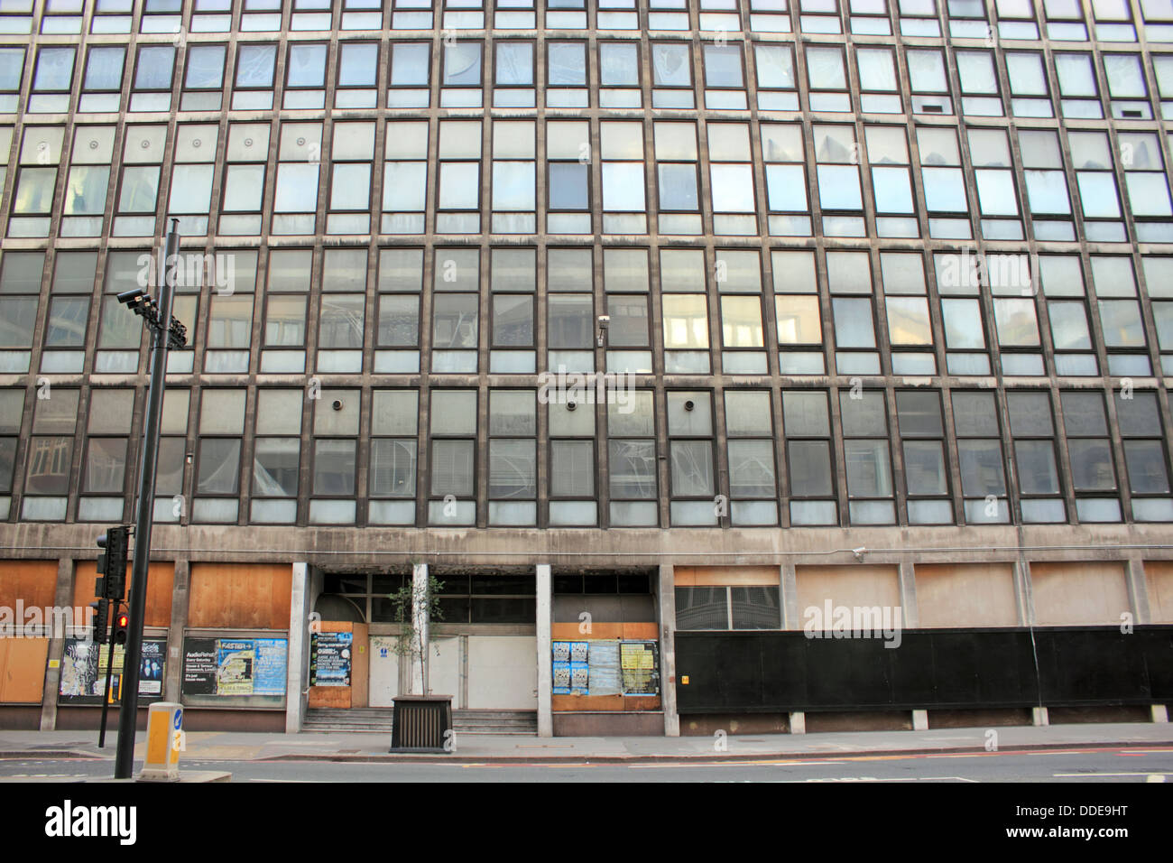 The long closed Fleet Building, with Dorothy Annan murals covered with black boards. Farringdon Street, London EC2 Stock Photo