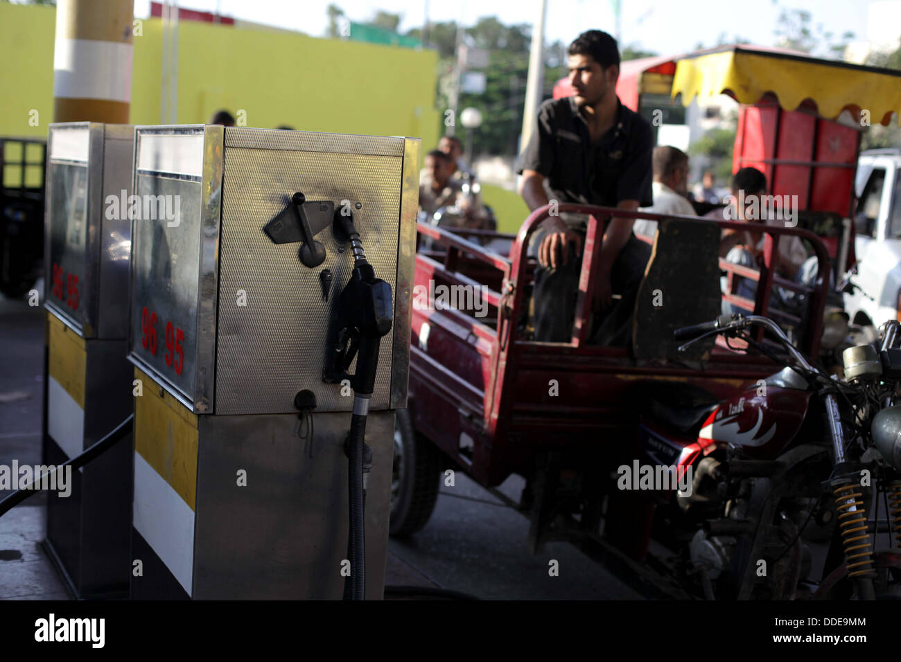 Gas lines egypt hires stock photography and images Alamy