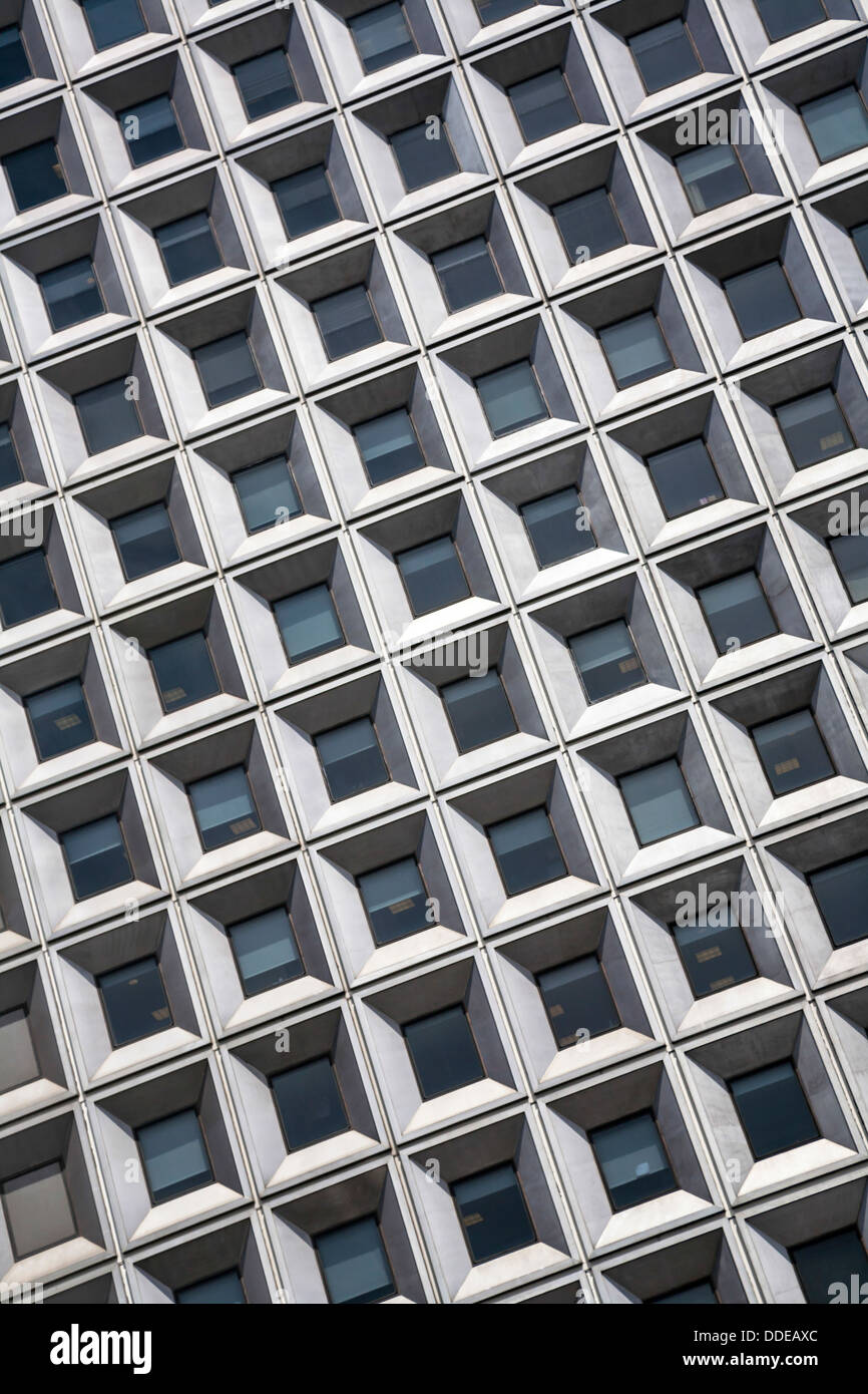 Modern office tower block hi-res stock photography and images - Alamy