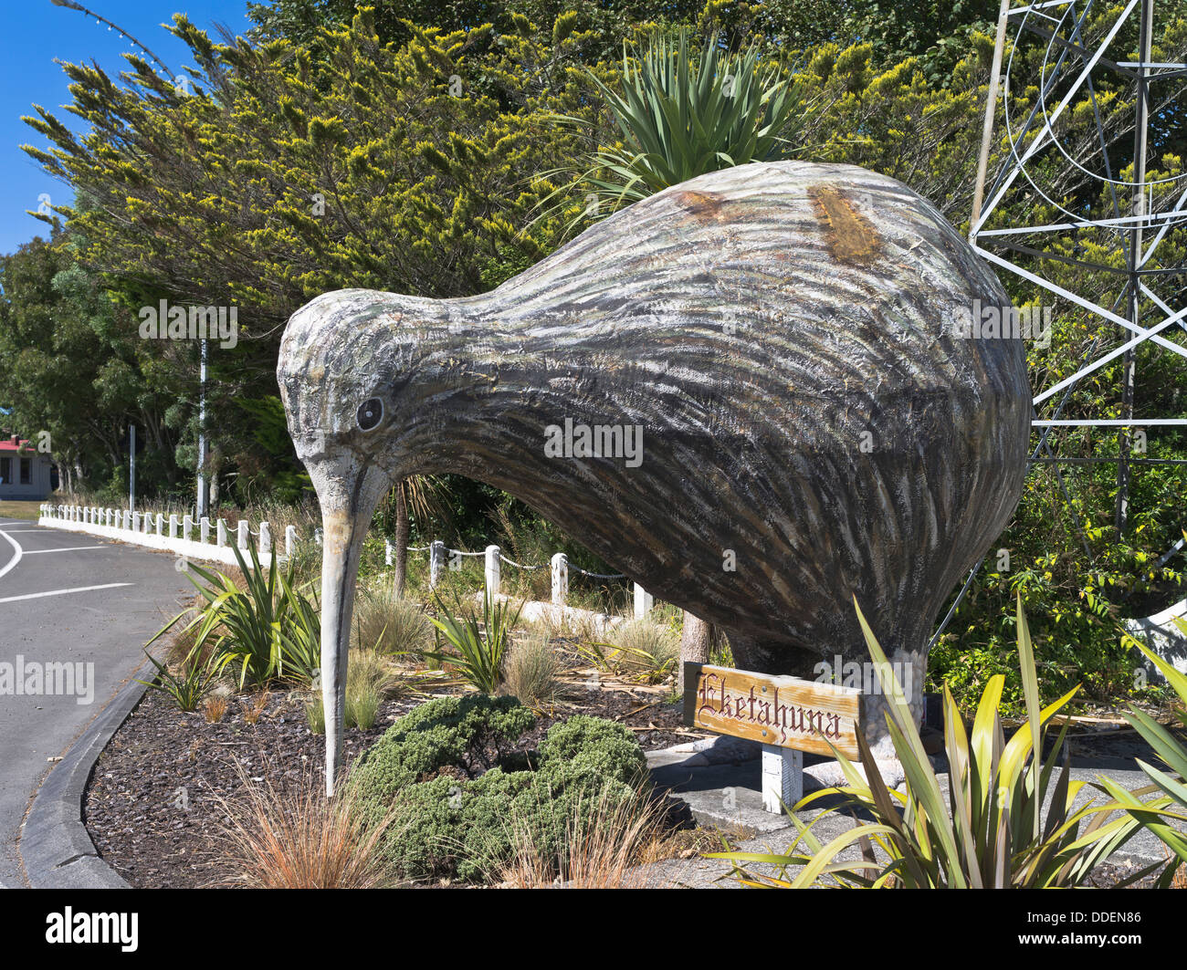 dh EKETAHUNA NEW ZEALAND Eketahuna gaint Kiwi sign Stock Photo Alamy