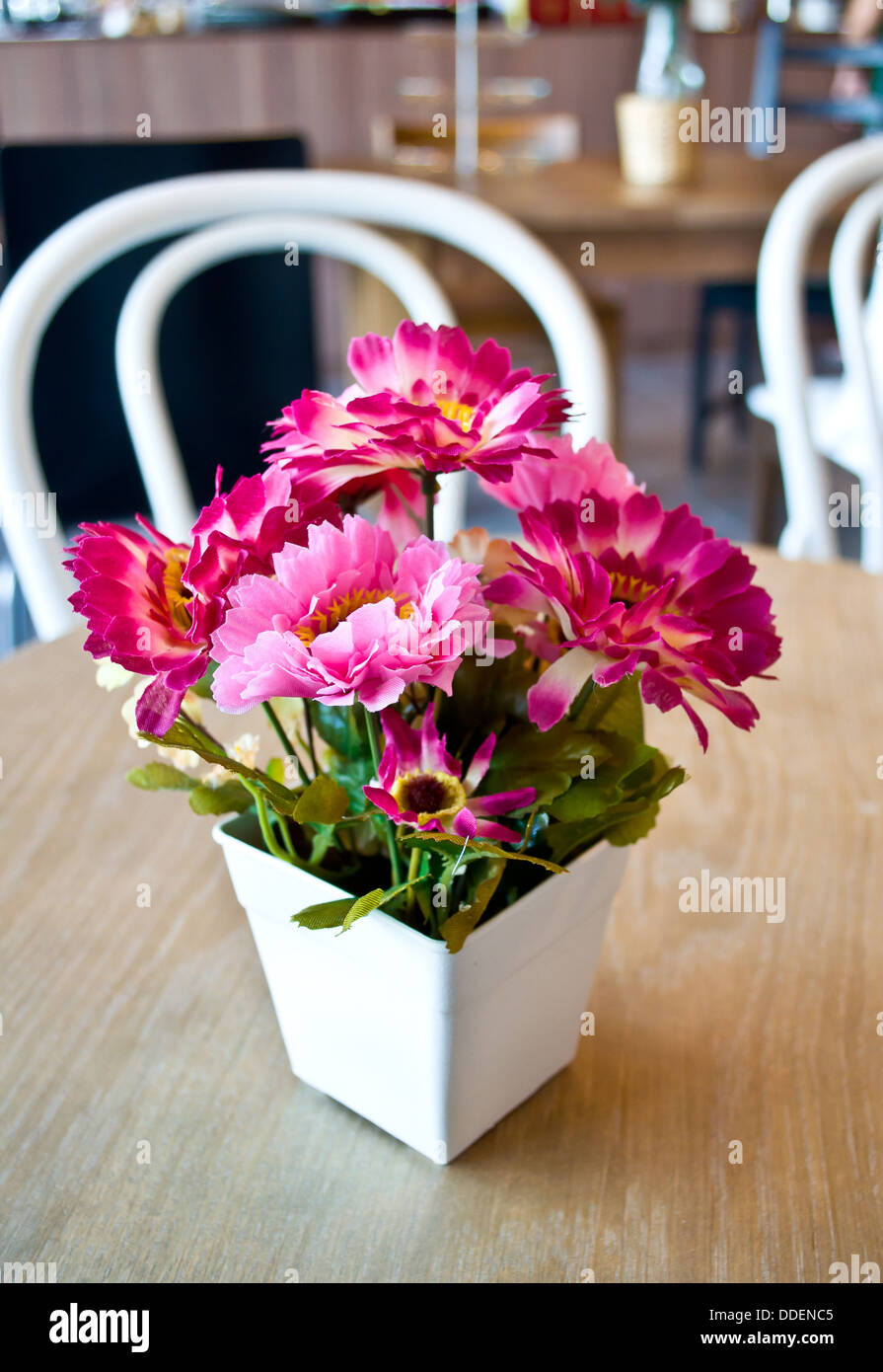 Desk flower hires stock photography and images Alamy