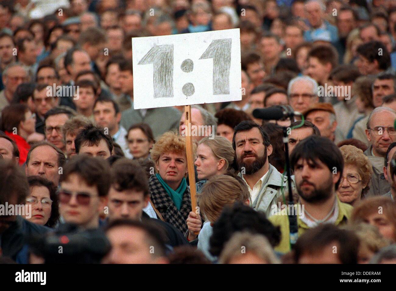 Protesters demand an exchange rate of 1 to 1 during a rally on the monetary union in Leipzig, Germany, 05 February 1990. Stock Photo