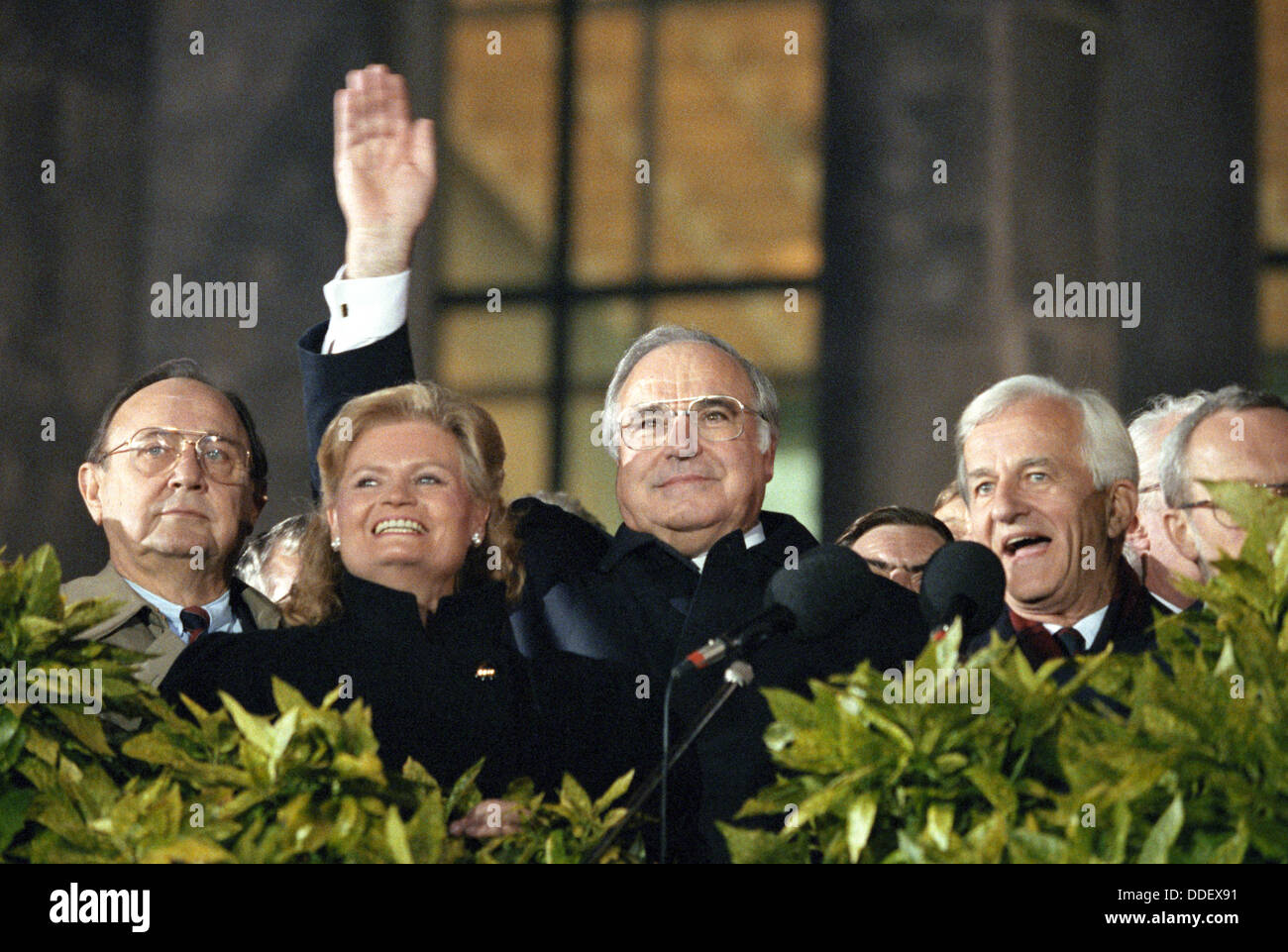 The Germans are reunited. Foreign Minister Hans-Dietrich Genscher (FDP, L-R), Mrs Hannelore Kohl, Chancellor Helmut Kohl (CDU), German President Richard von Weizsaecker and the last GDR Prime Minister Lothar de Maiziere wave from the stairs of the Reichstag building in Berlin on 03 October 1990. With the accession of the GDR to the Federal Republic of Germany, the Germans are finally reunited in a sovereign state 45 years after the end of World War II. Stock Photo
