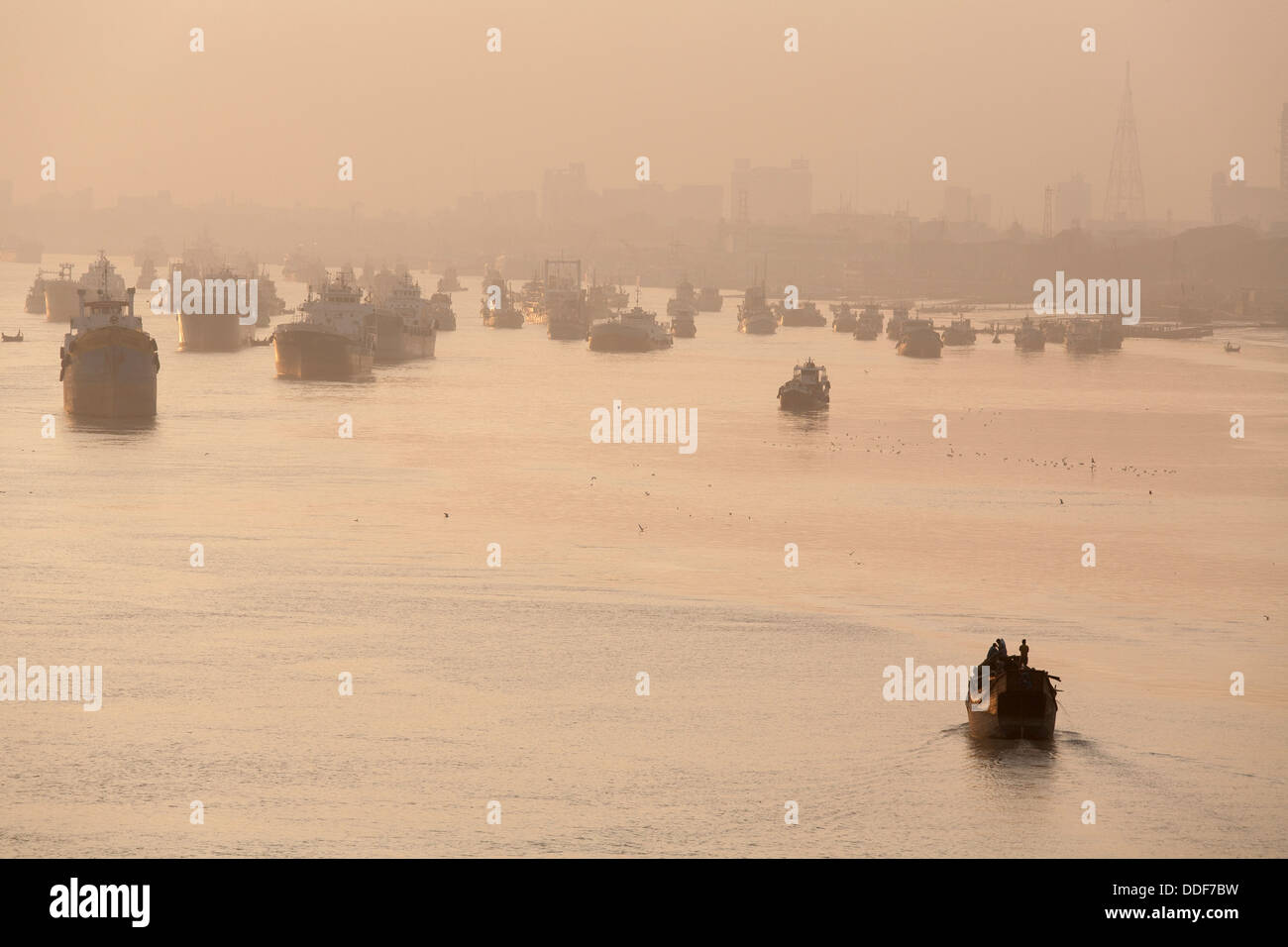 Karnaphuli river hi-res stock photography and images - Alamy