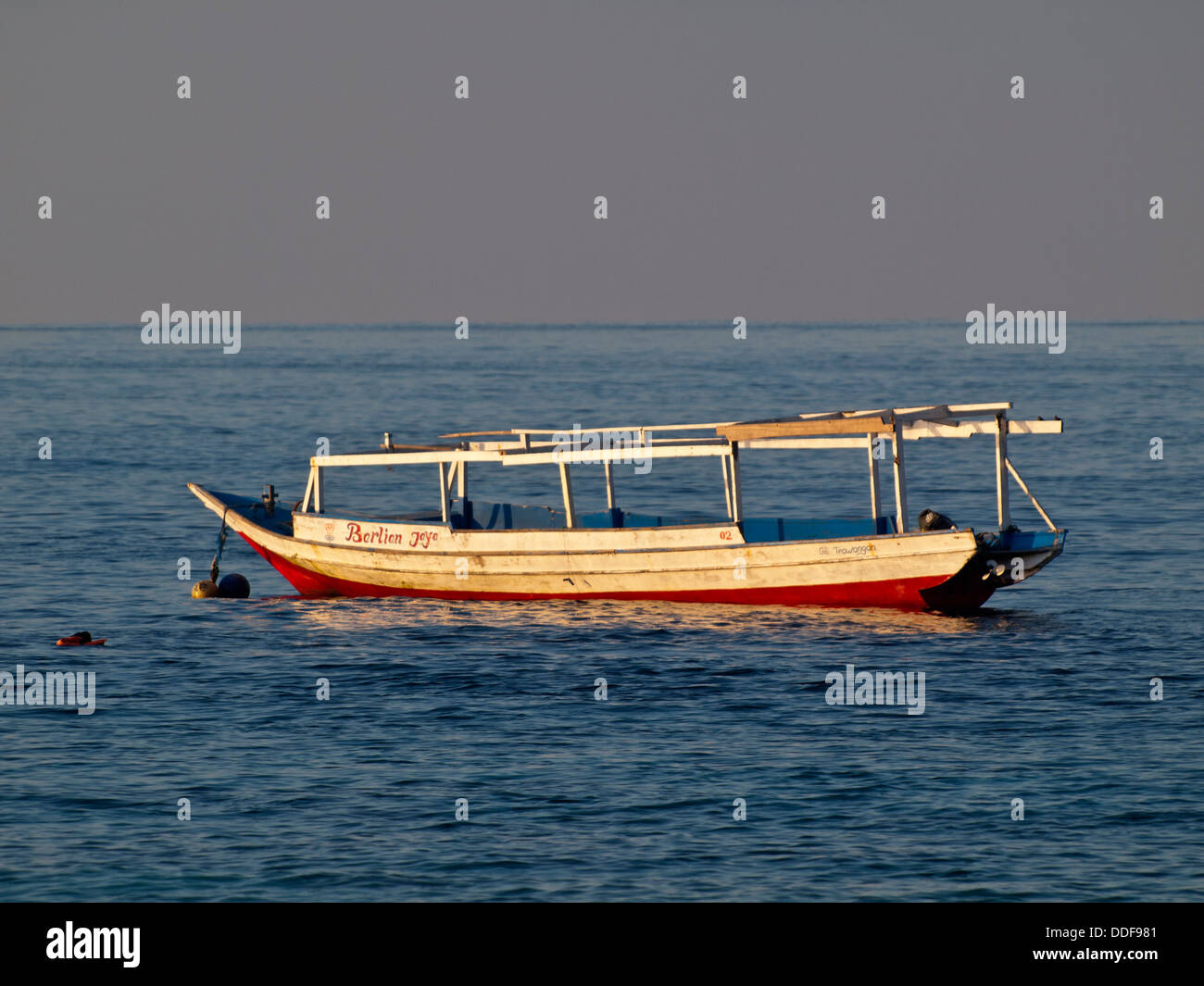 Sunset sea boat copy hi-res stock photography and images - Alamy