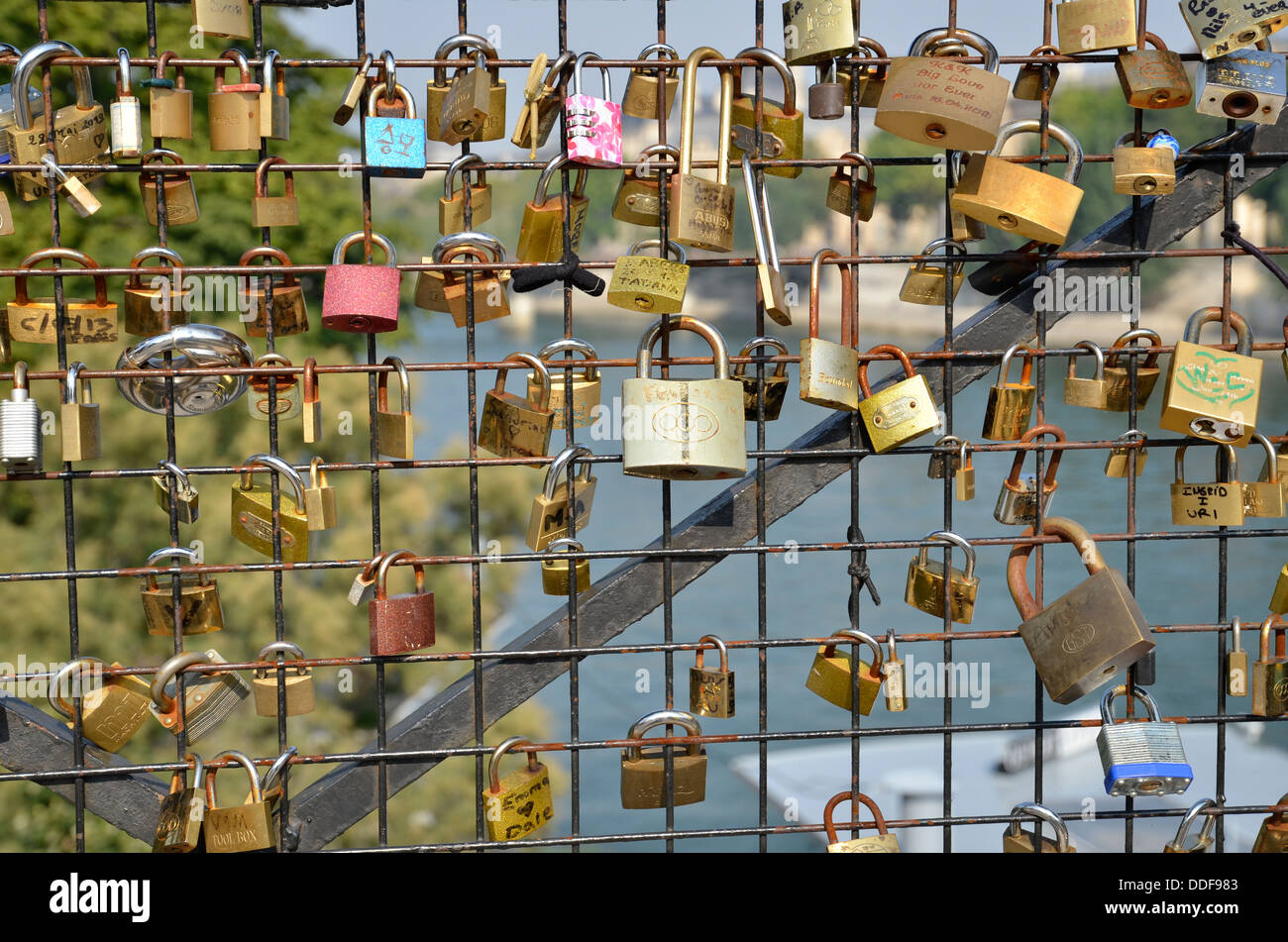 Love Locks on the Pont Neuf bridge in Paris Stock Photo - Alamy