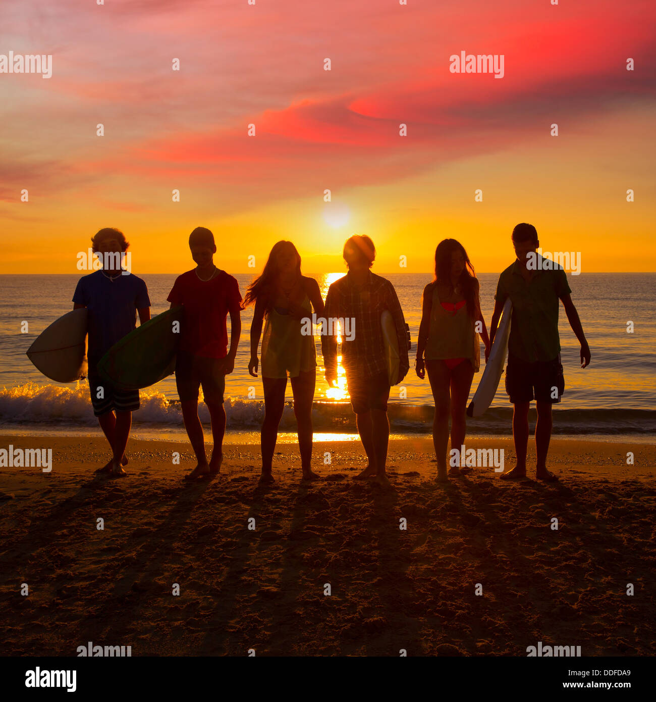 People group teens boys girls hi-res stock photography and images - Alamy