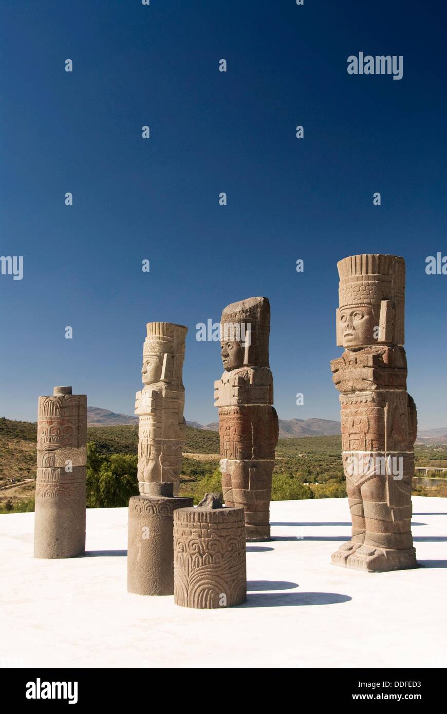 Warrior statue hi-res stock photography and images - Alamy