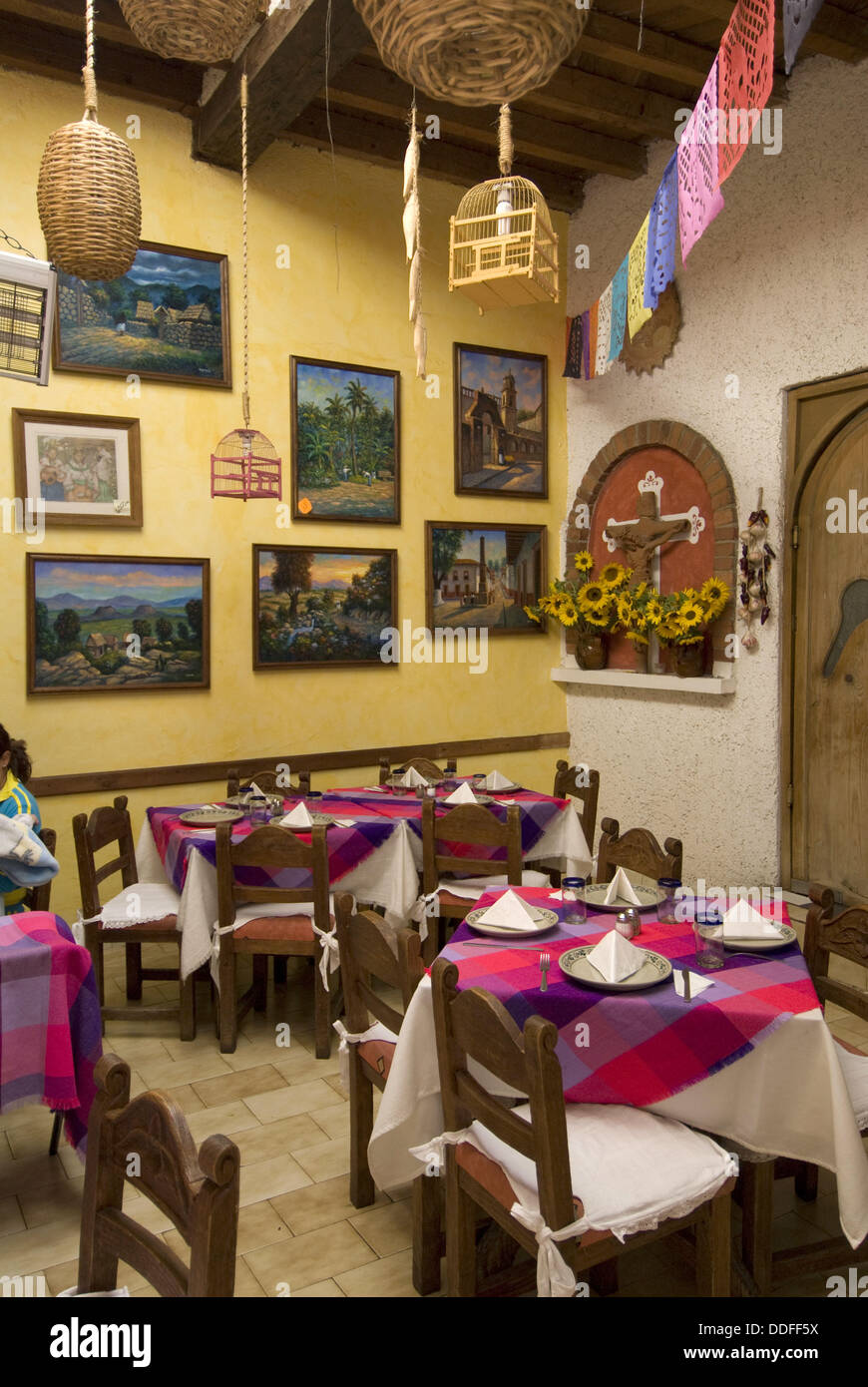 ´El Patio´ restaurant, Plaza Vasco de Quiroga (also called Plaza Grande