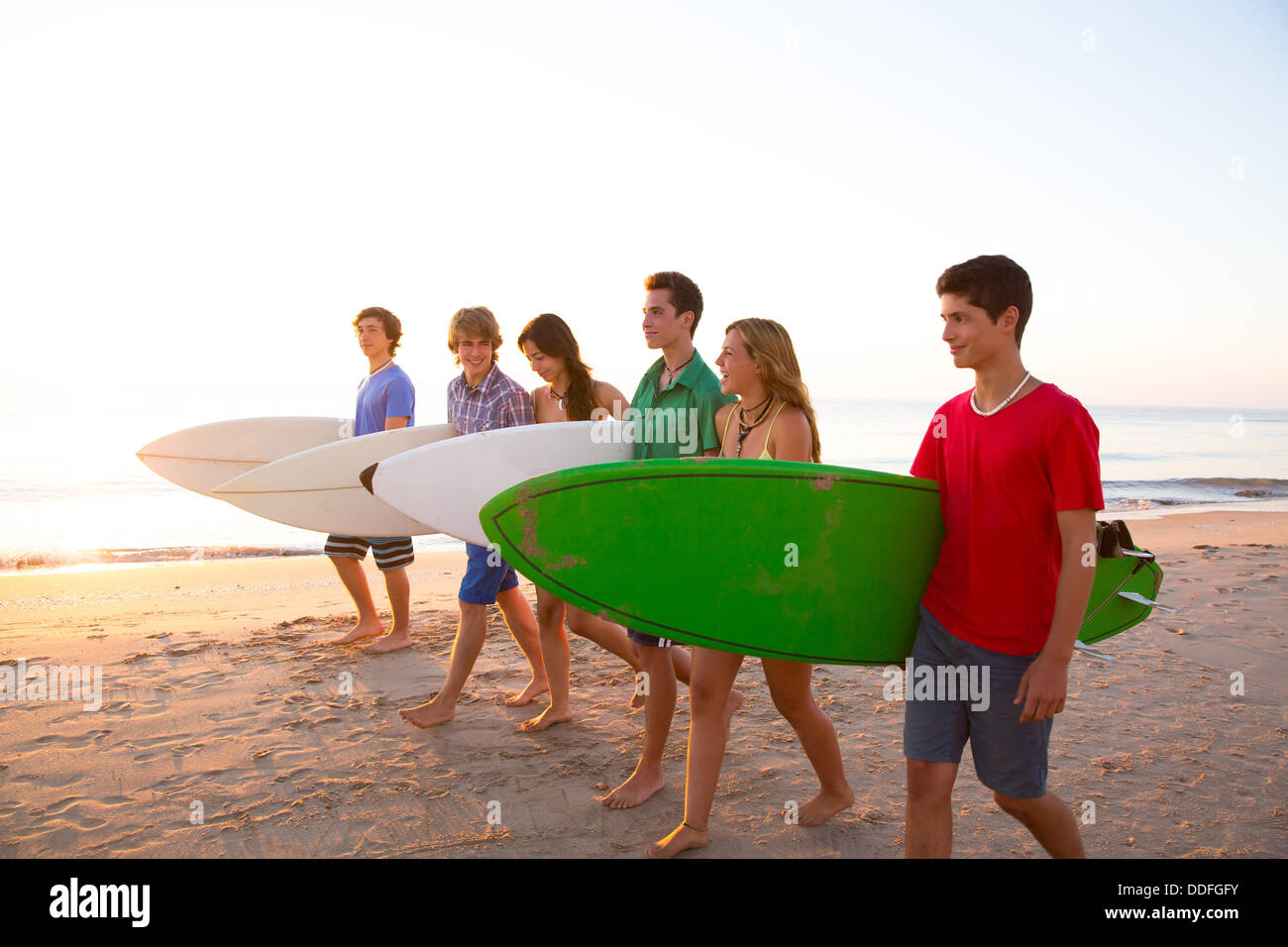 People group teens boys girls hi-res stock photography and images - Alamy