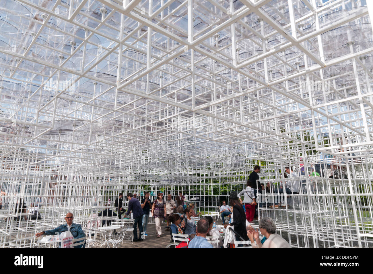 The metal lattice ceiling of the 2013 Serpentine Gallery Summer Pavilion designed by the Japanese architect Sou Fujimoto. Stock Photo