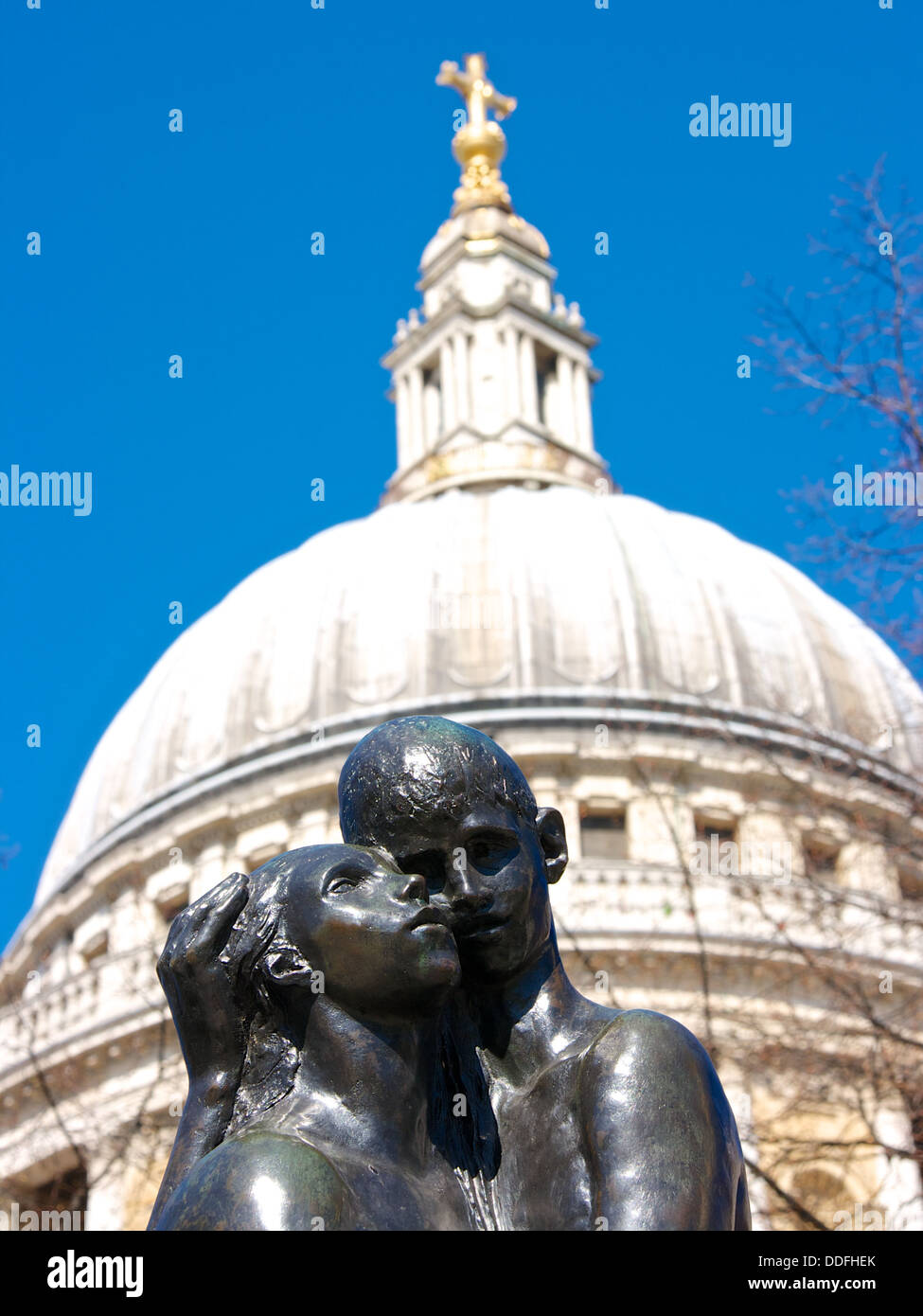 Bronze 'Young Lovers' sculpture by Austrian Georg Ehrlich St Paul's Cathedral London England Europe Stock Photo