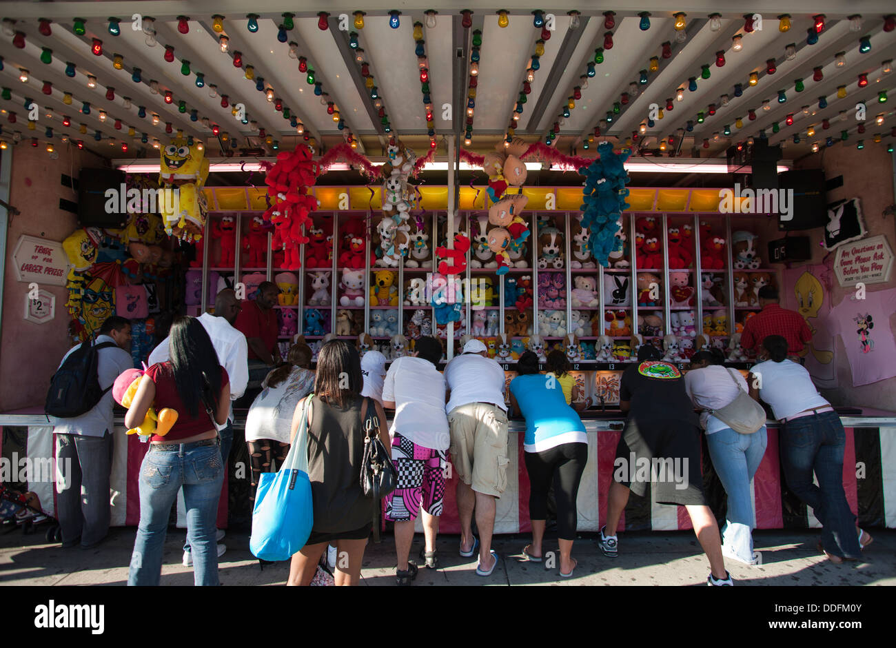 OLD FASHIONED ARCADE SHOOTING GALLERY DENOS AMUSEMENT PARK CONEY ISLAND BROOKLYN NEW YORK USA Stock Photo