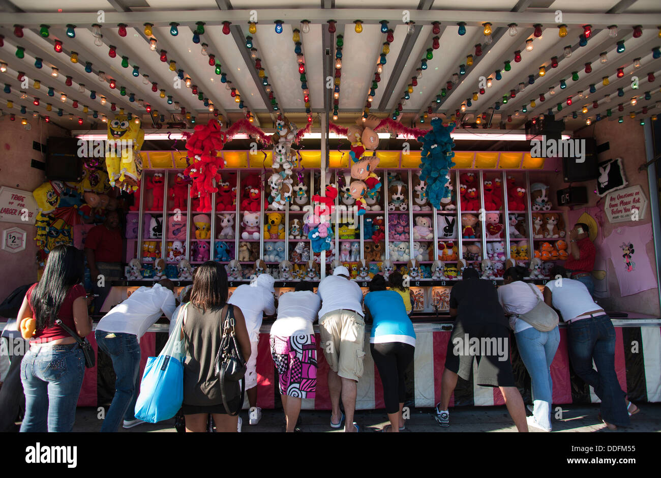 OLD FASHIONED ARCADE SHOOTING GALLERY DENOS AMUSEMENT PARK CONEY ISLAND BROOKLYN NEW YORK USA Stock Photo