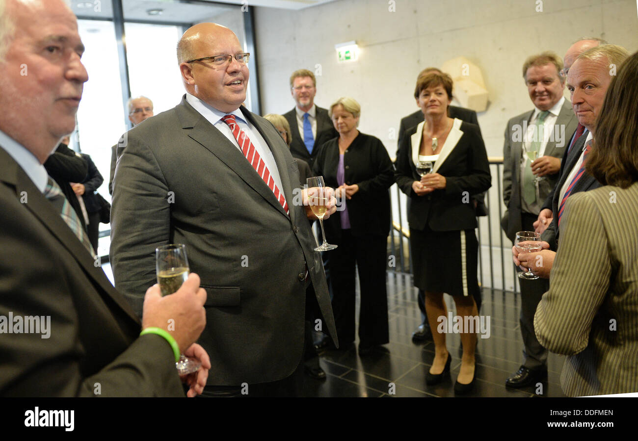 Berlin, Germany. 02nd Sep, 2013. German Minister of the Environment Peter Altmaier (CDU, 2-L) and chairman of the Conference of Ministers of the Environment and Thuringian Minister of the Environment, Juergen Reinholz (CDU, L), welcome their colleagues from the German states in Berlin, Germany, 02 September 2013. The Ministers of the Environment held an extraordinary meeting dedicated to the floods in 2013. Photo: BERND VON JUTRCZENKA/dpa/Alamy Live News Stock Photo