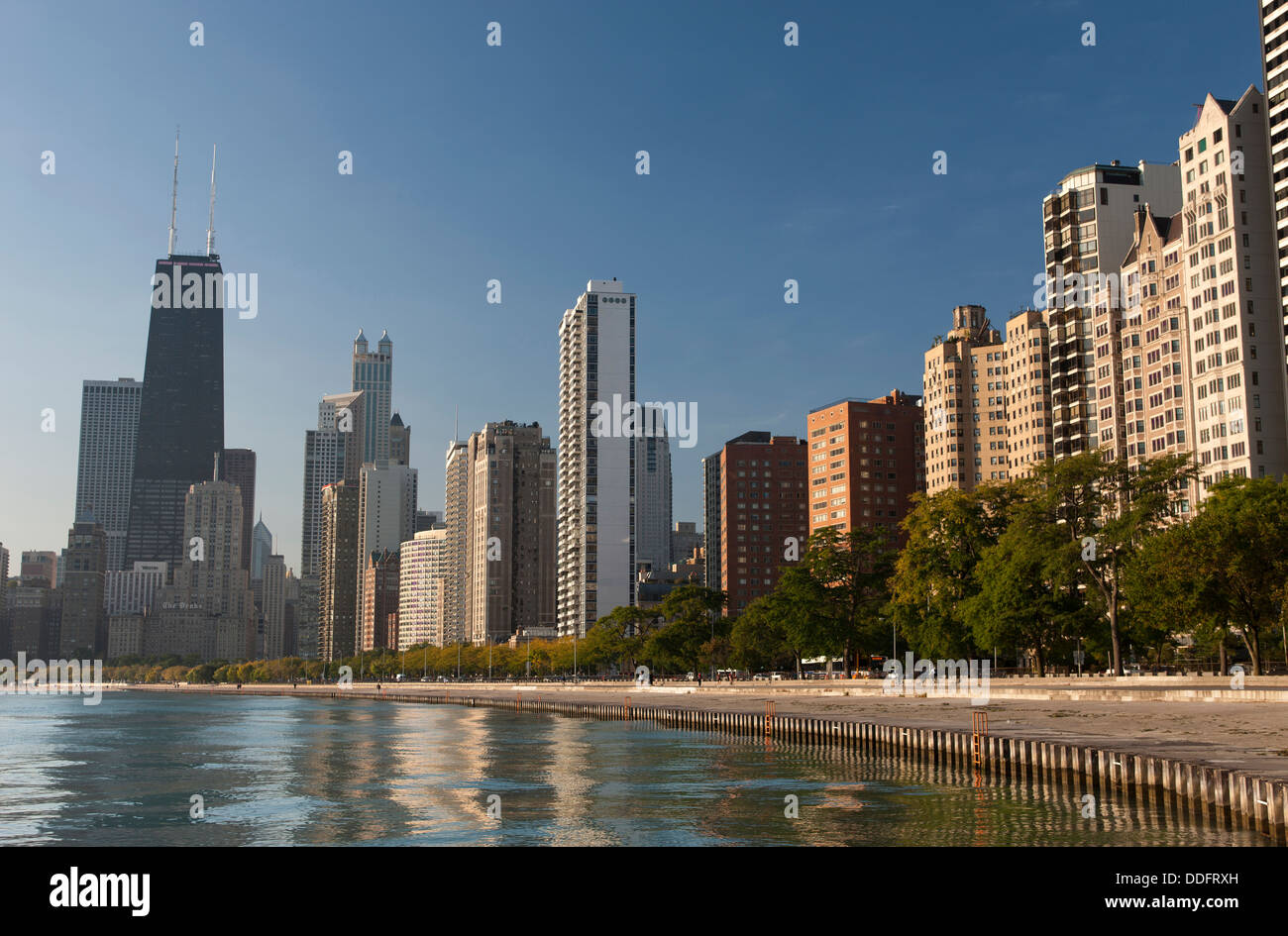 NORTH LAKE SHORE DRIVE SKYLINE CHICAGO ILLINOIS USA Stock Photo - Alamy