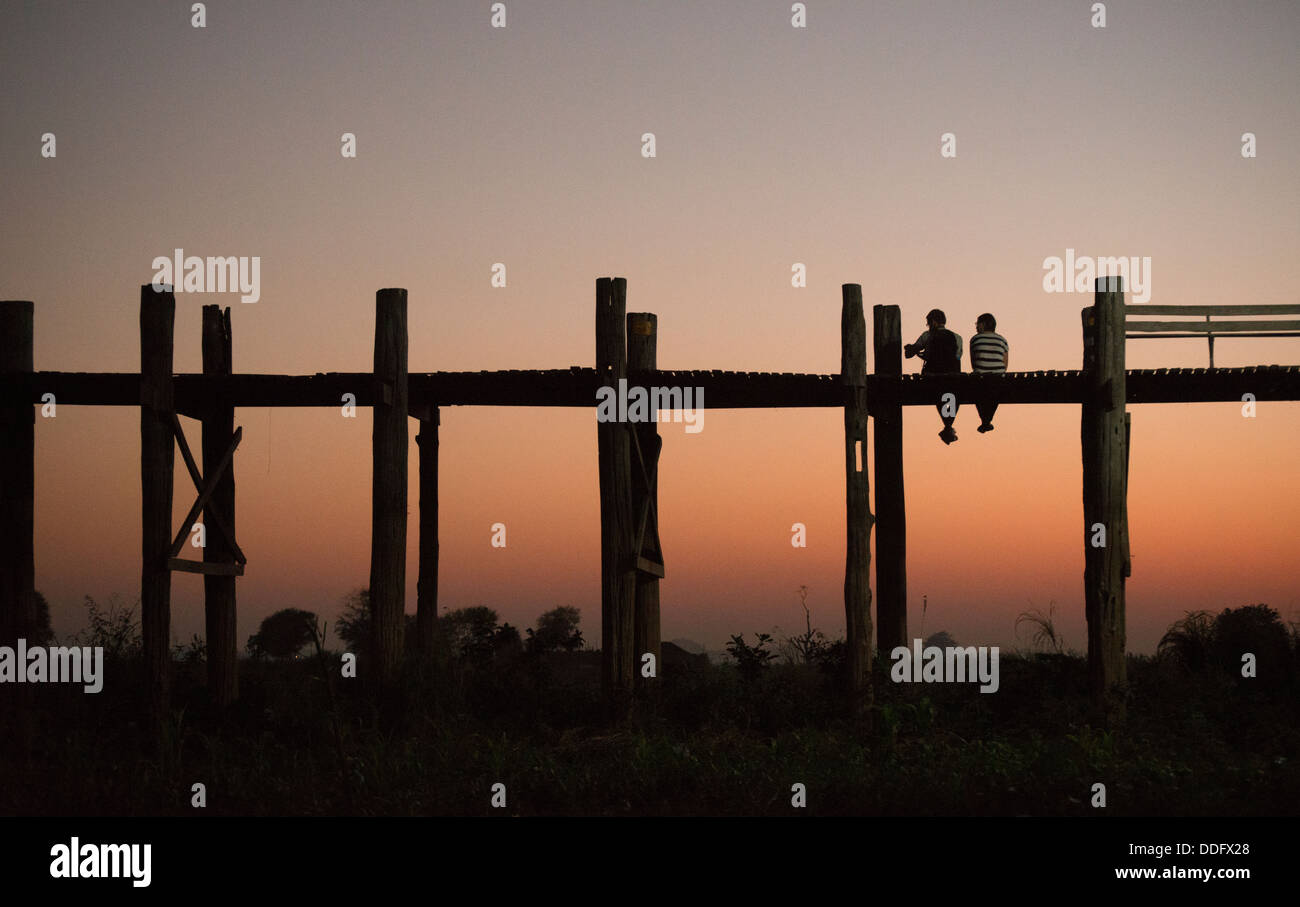U Bein Bridge near Mandalay at sunset Myanmar Stock Photo - Alamy