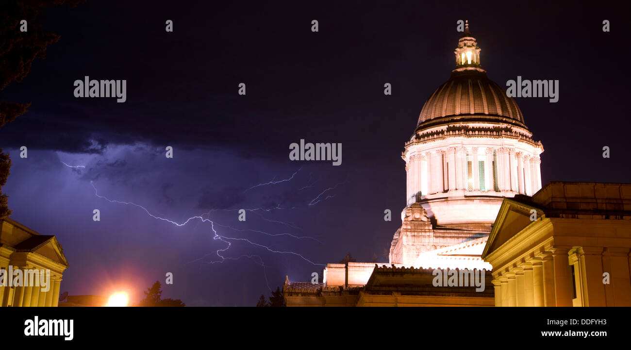 Lightning strike building hi-res stock photography and images - Alamy