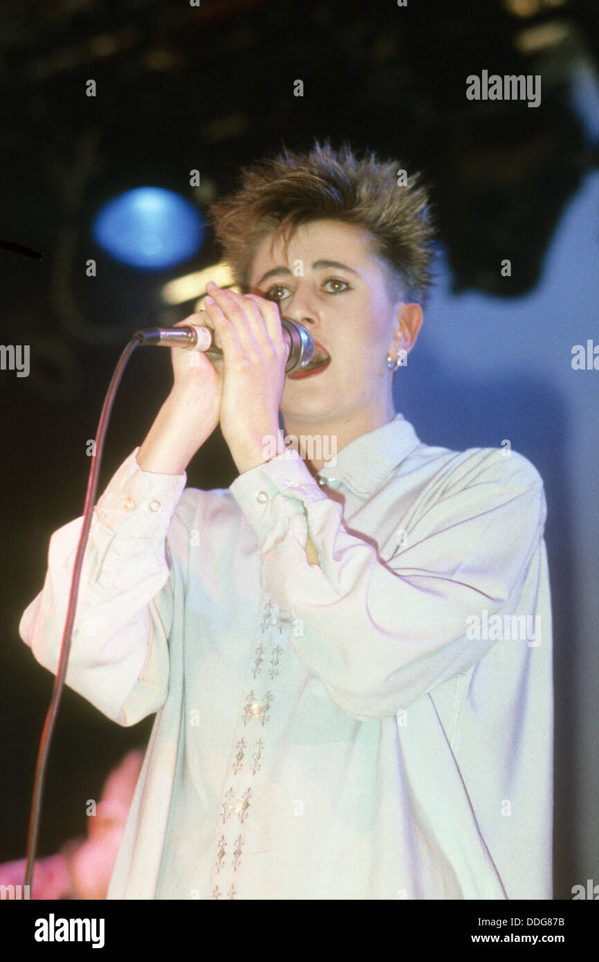 EVERYTHING BUT THE GIRL UK pop duo with Tracey Thorn about  1985 Stock Photo