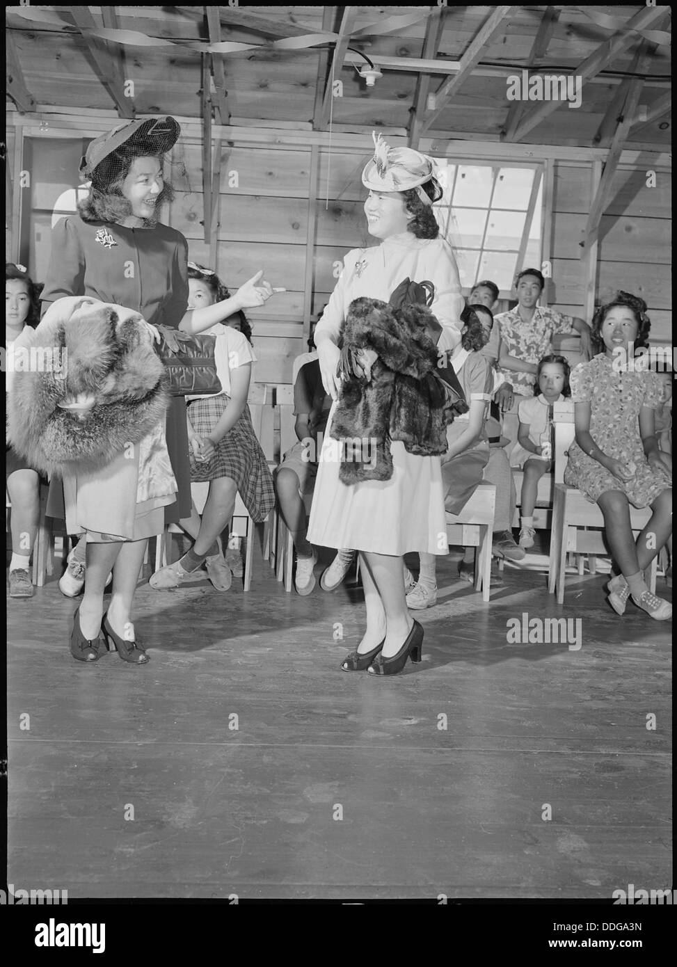 Wwii war fashion Black and White Stock Photos & Images - Alamy