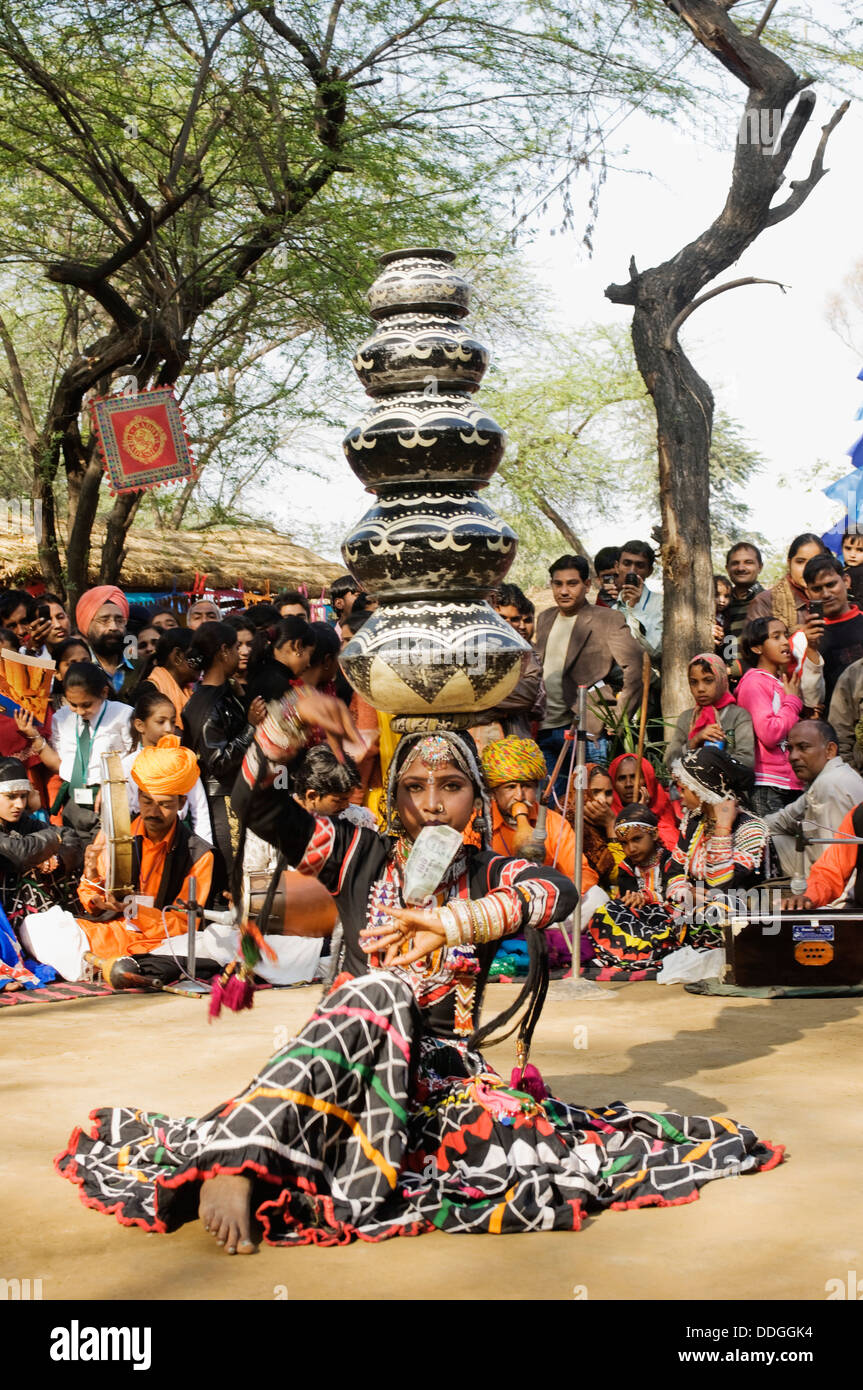 Woman in traditional Rajasthani dress performing kalbelia dance in Surajkund Mela, Faridabad, Haryana, India Stock Photo