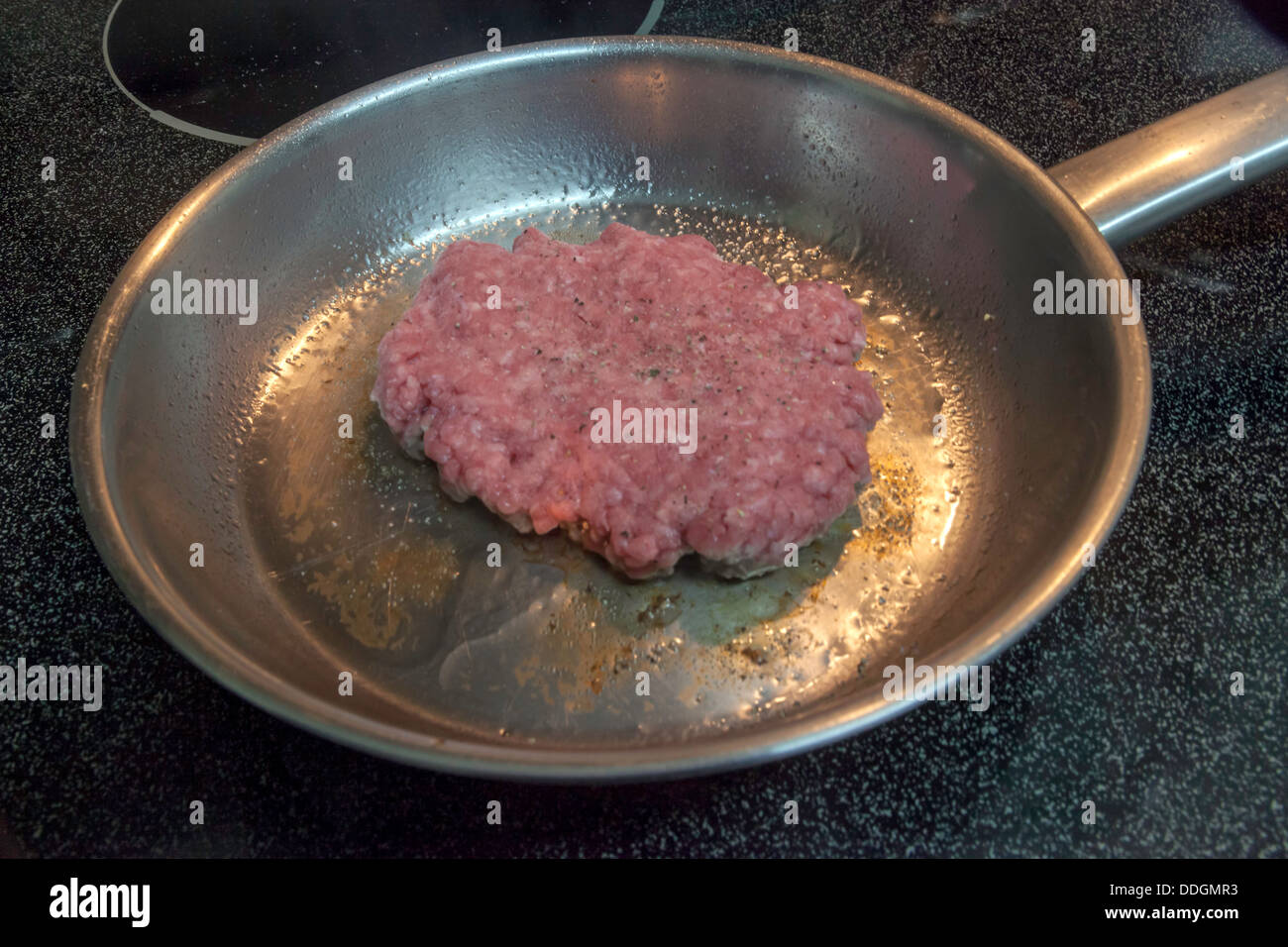 Ground beef hi-res stock photography and images - Alamy