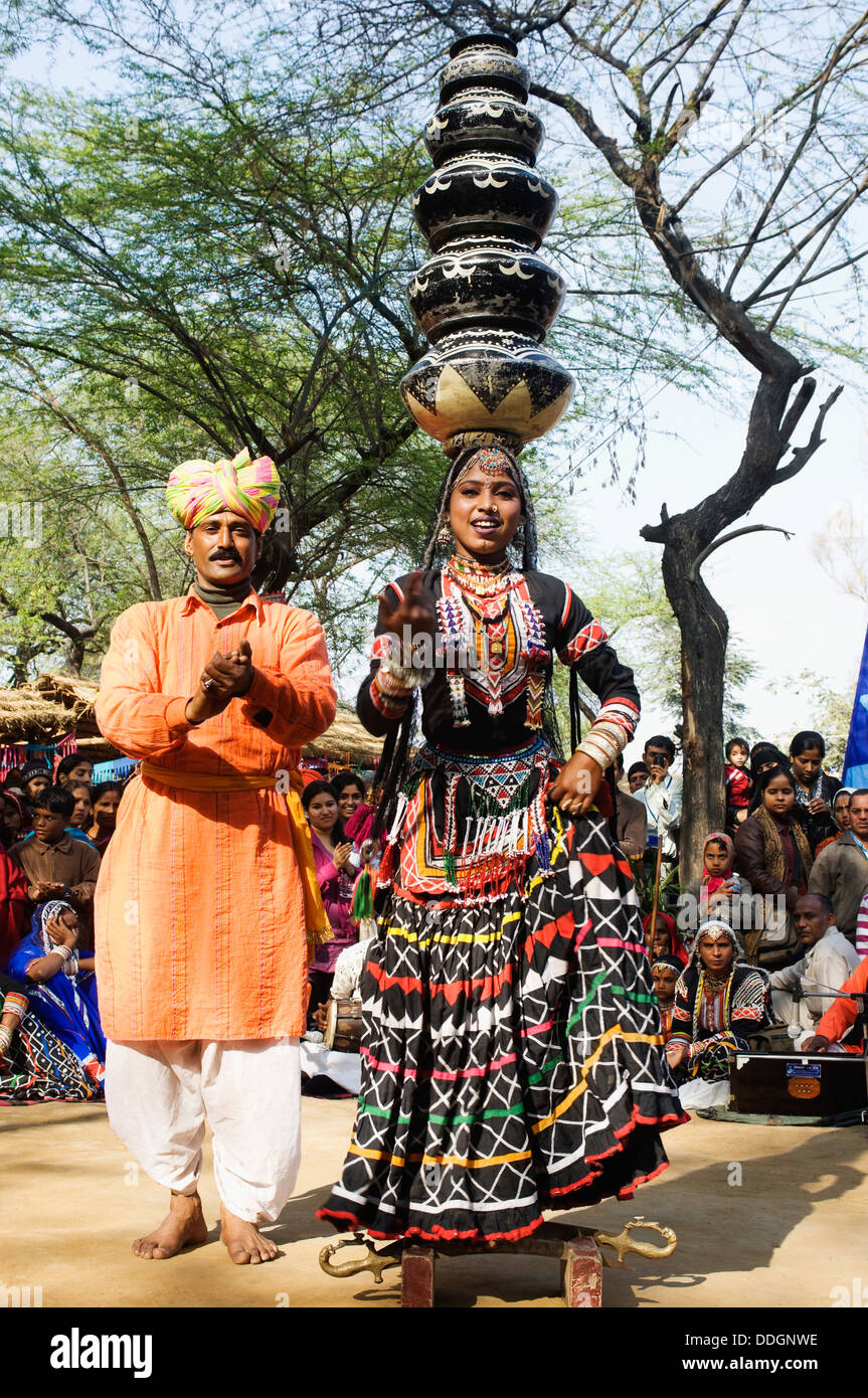 People in traditional Rajasthani dress performing kalbelia dance in Surajkund Mela, Faridabad, Haryana, India Stock Photo