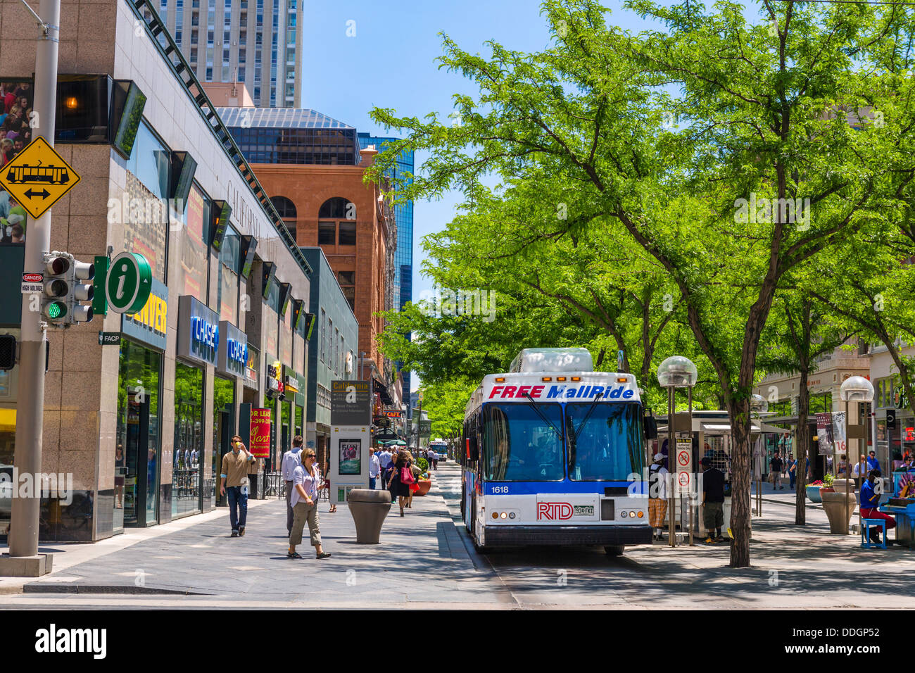 Free Mall Ride shuttle bus on the pedestrianised 16th Street Mall in downtown Denver, Colorado, USA Stock Photo