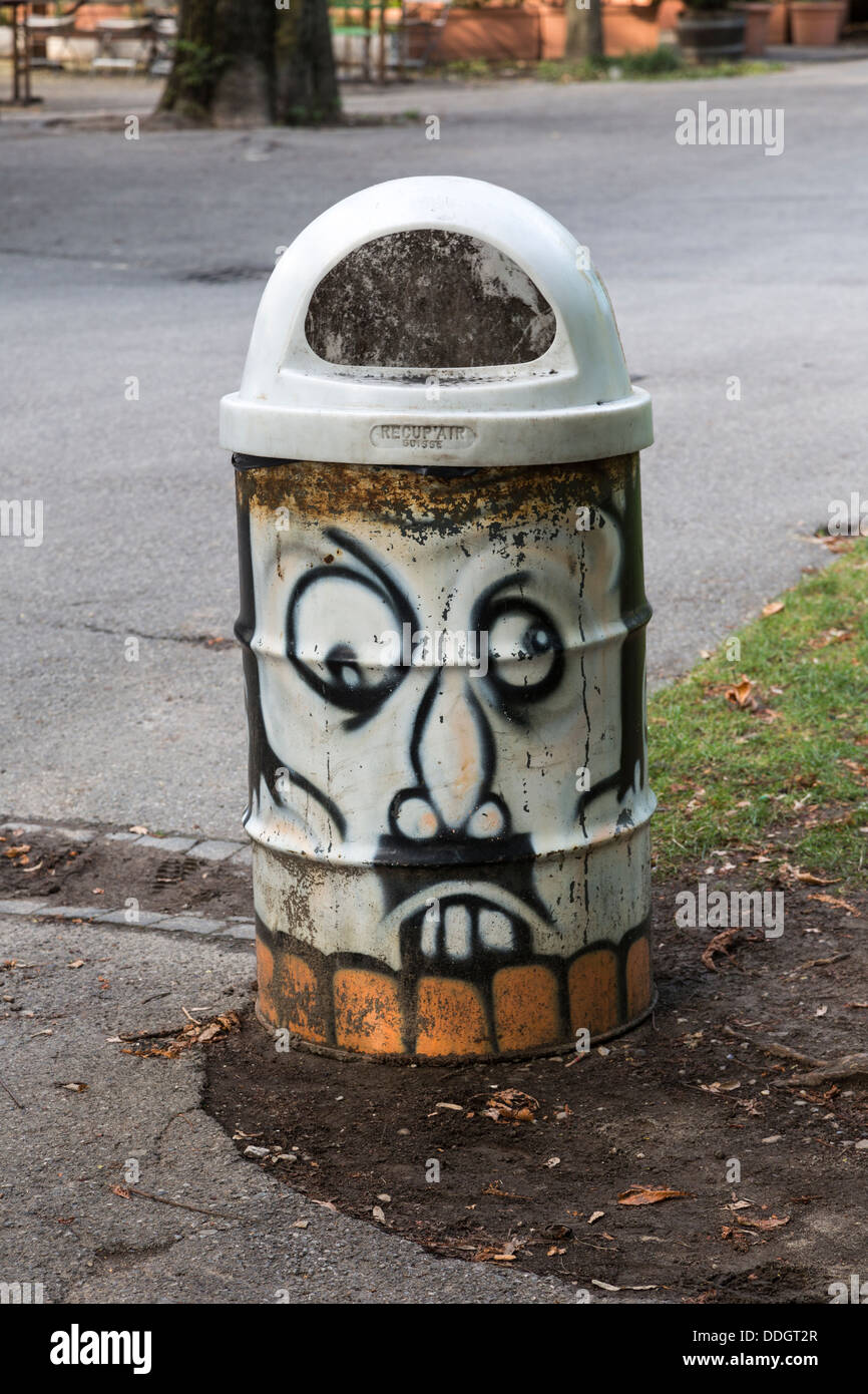Rubbish bin, Parc des Bastions, Geneva, Switzerland Stock Photo
