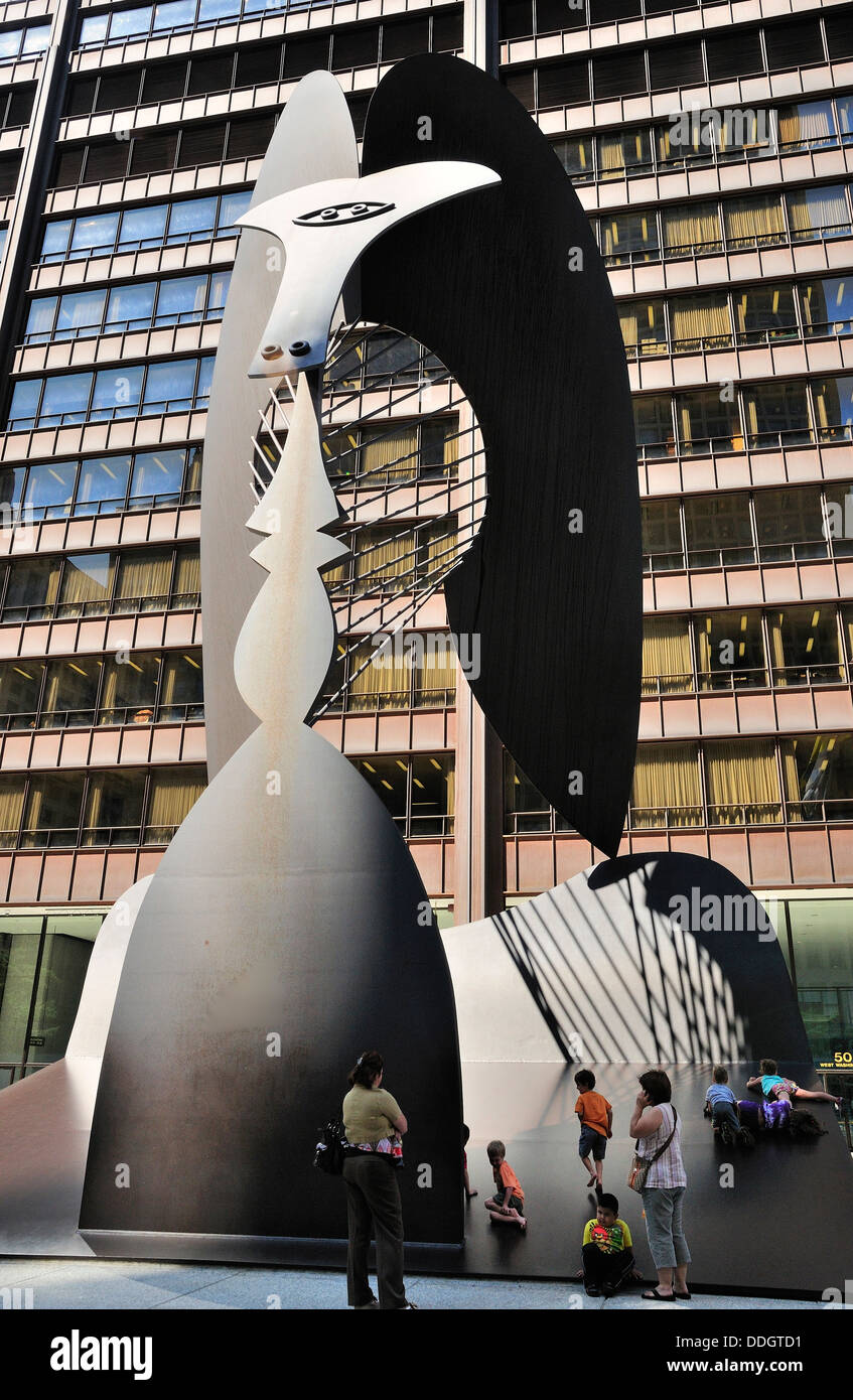 Chicago's Picasso statue at Daley Plaza Stock Photo Alamy